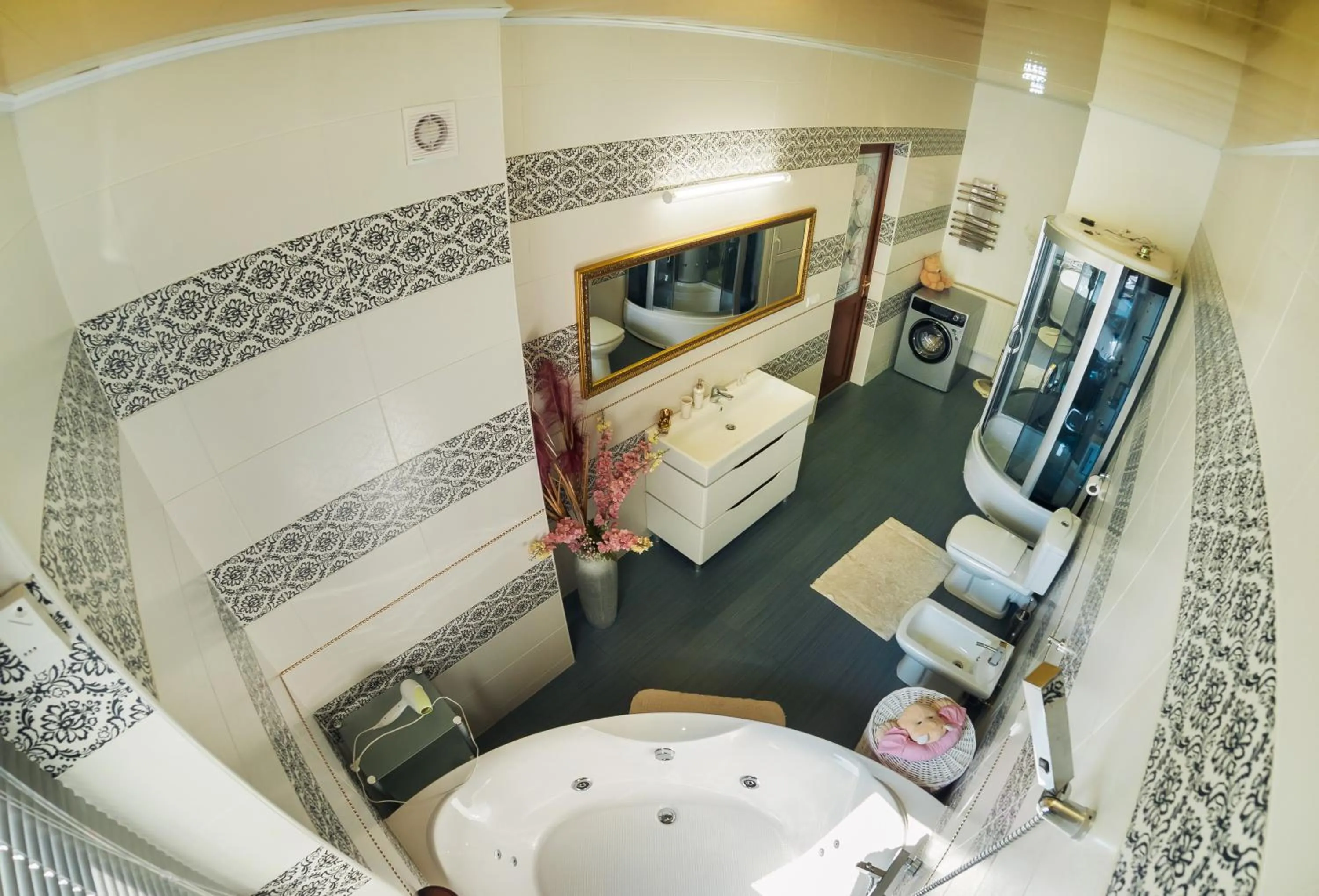 Shower in Saban Deluxe