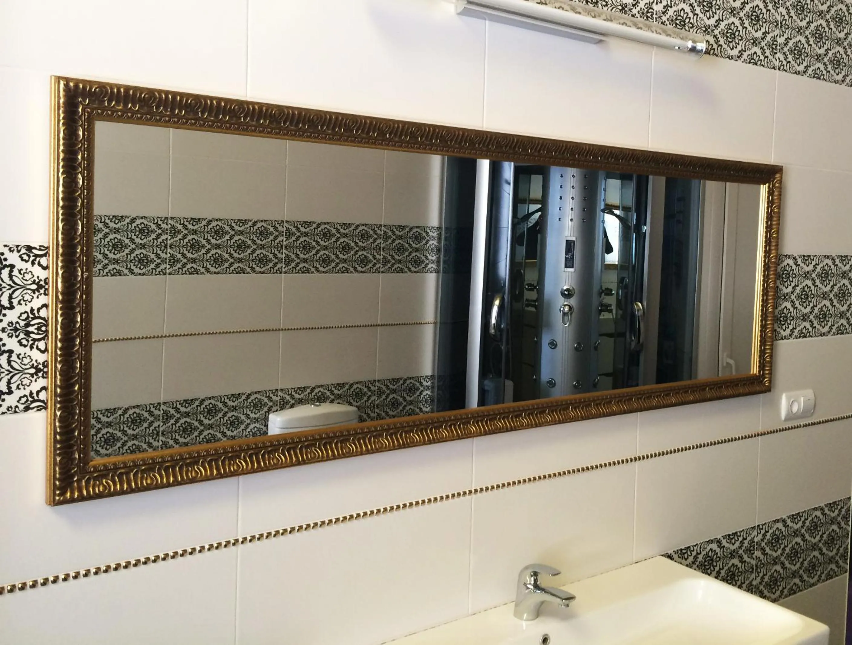 Shower in Saban Deluxe