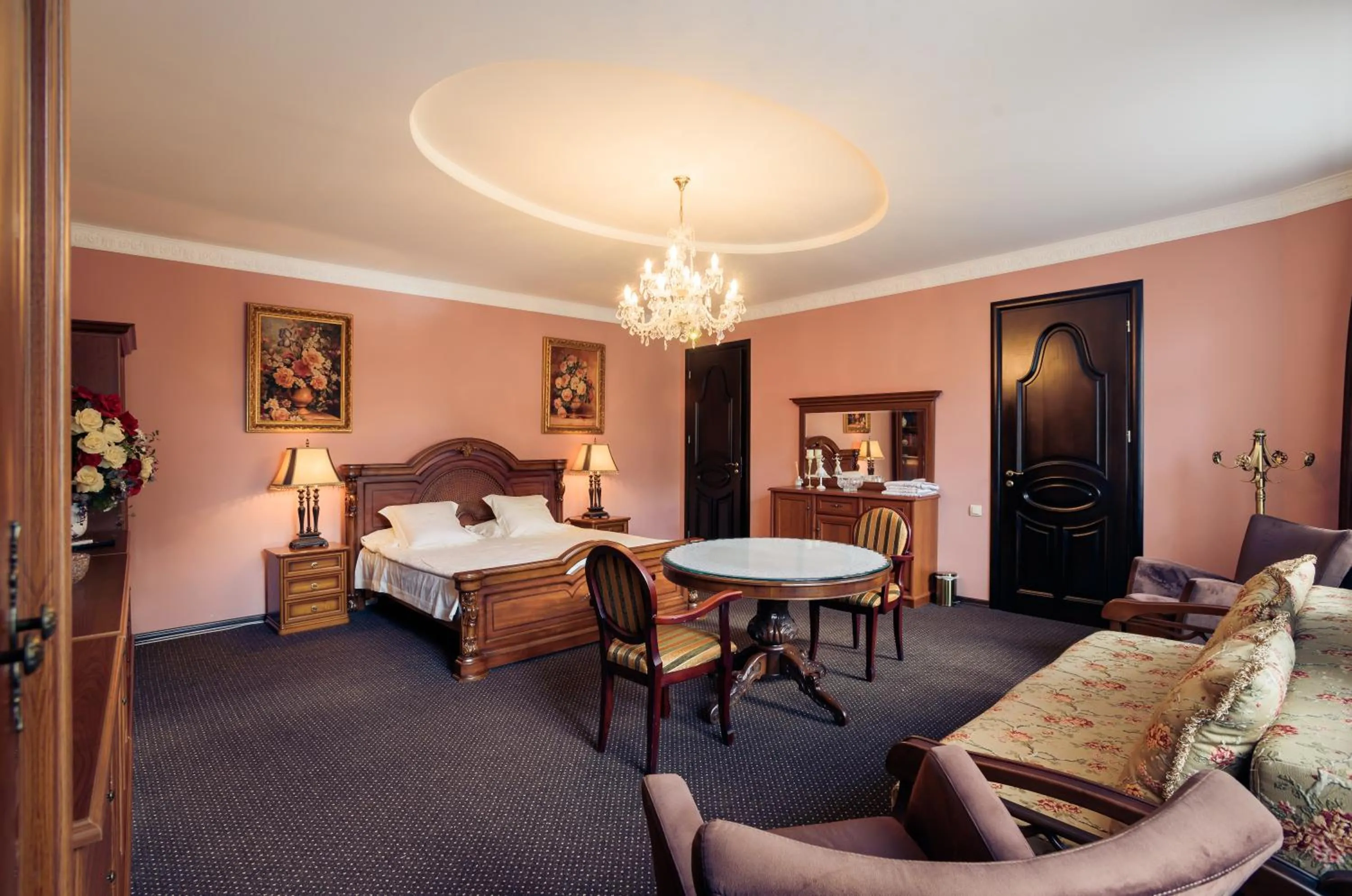 Photo of the whole room, Bed in Saban Deluxe