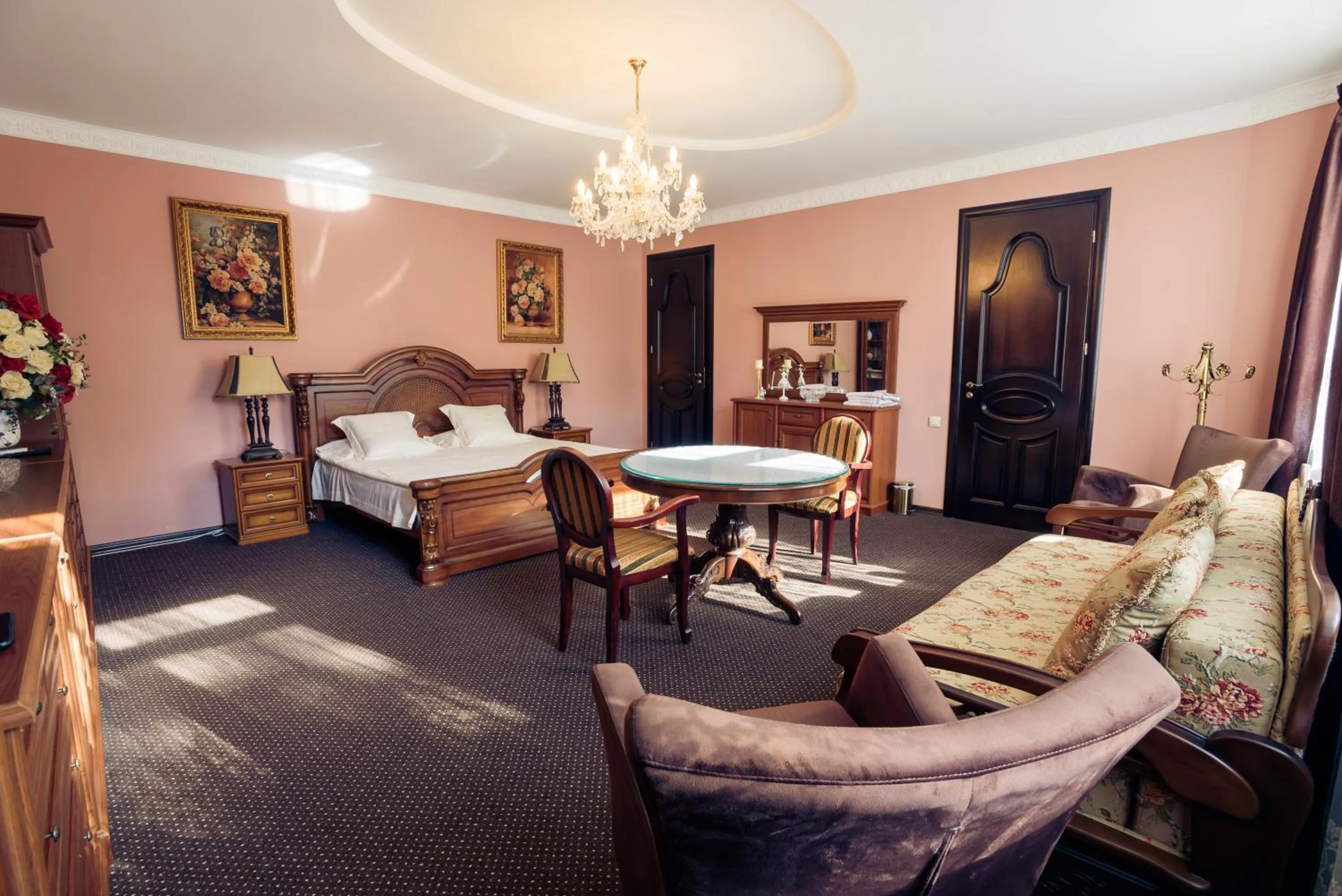 Photo of the whole room, Bed in Saban Deluxe