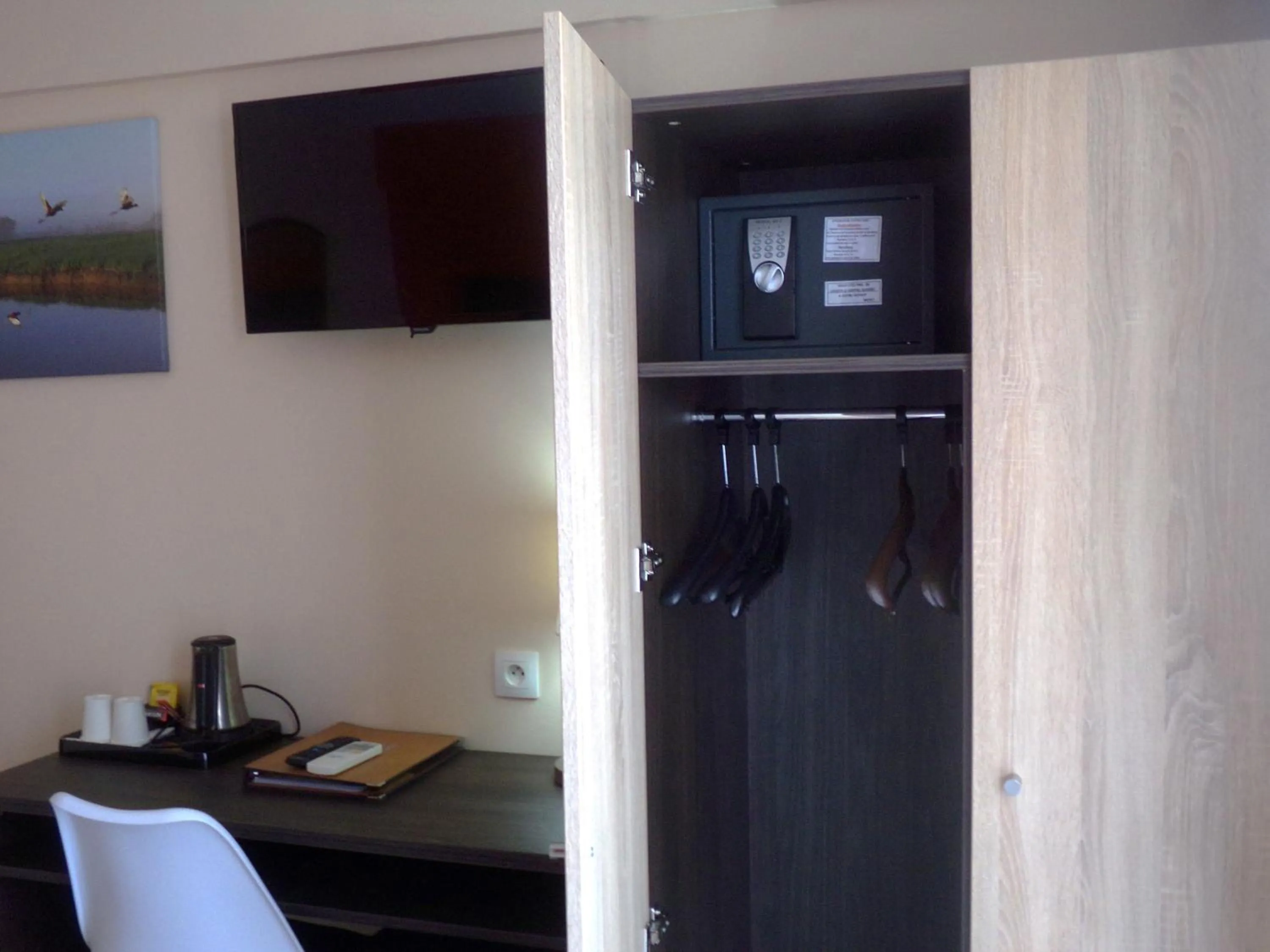 TV and multimedia in Central Hotel Cayenne