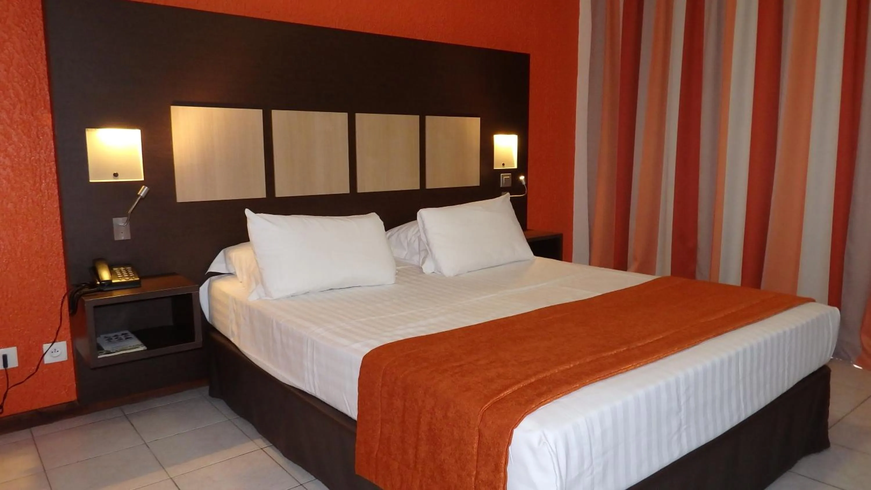 Bedroom, Bed in Central Hotel Cayenne