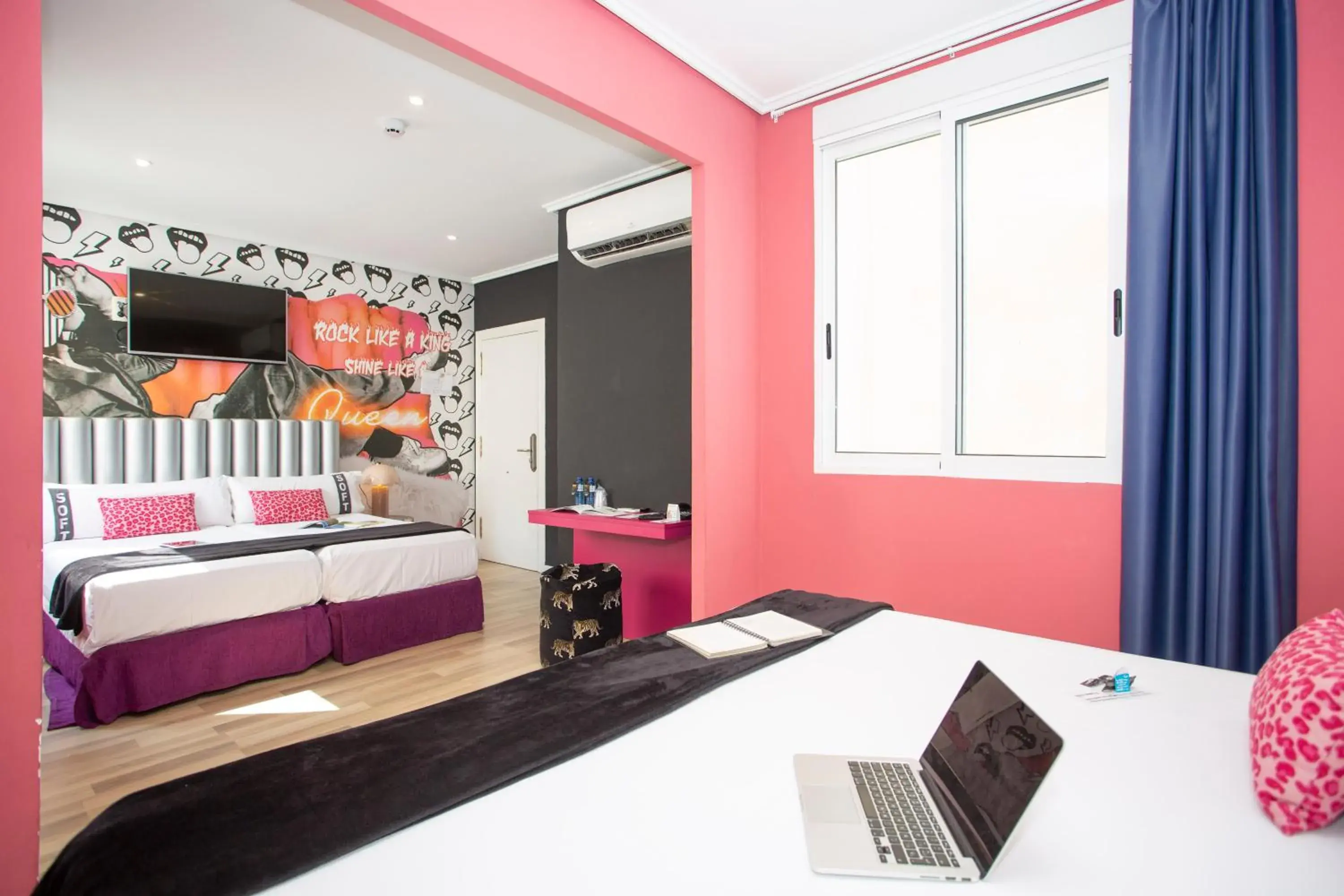 Economy Quadruple Interior Room in Casual Vintage Valencia Economy Quadruple Interior Room in Casual Vintage Valencia