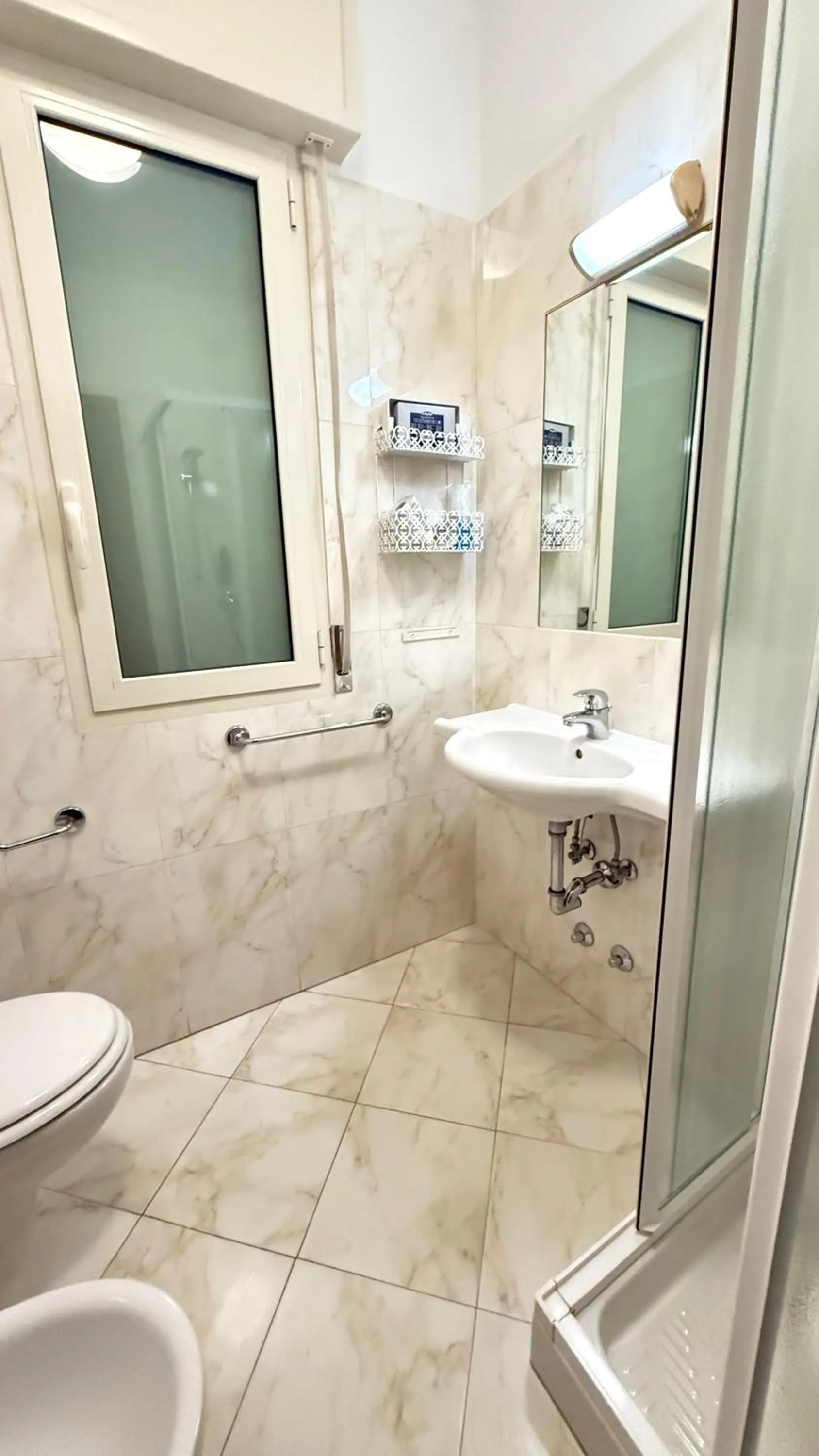 Bathroom in Hotel Ariella