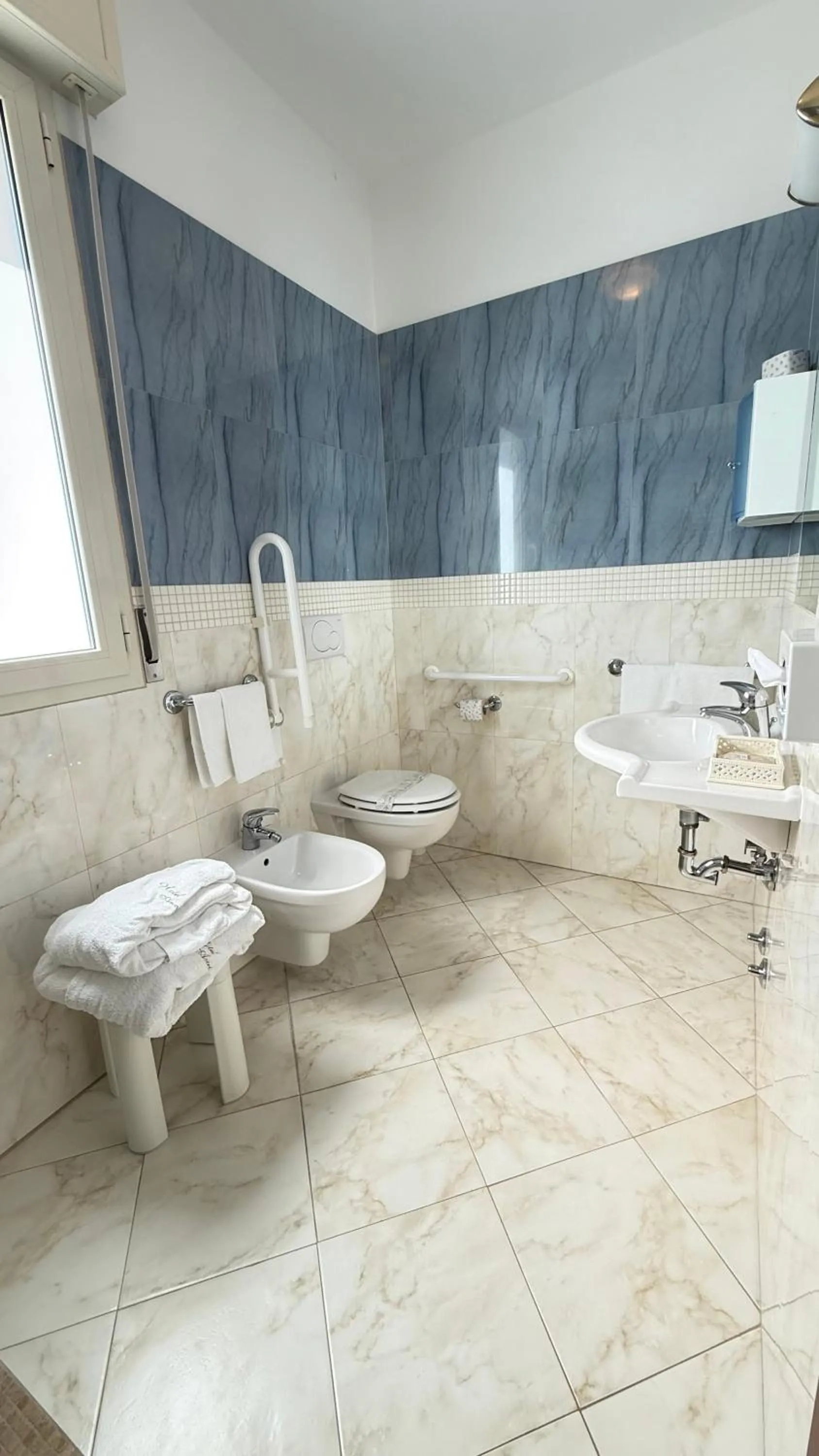 Bathroom in Hotel Ariella