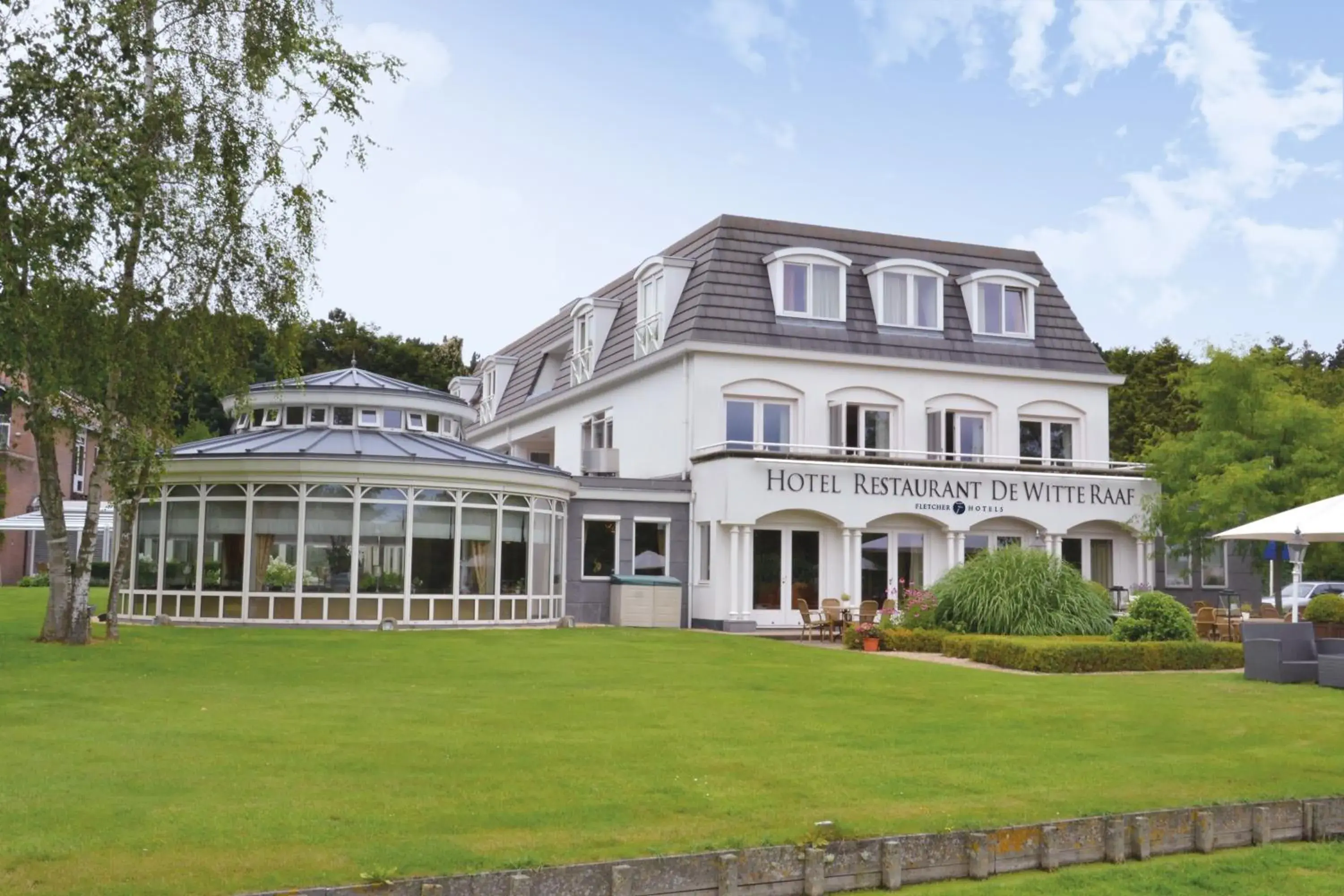 Property building in Fletcher Hotel Restaurant De Witte Raaf Property building in Fletcher Hotel Restaurant De Witte Raaf