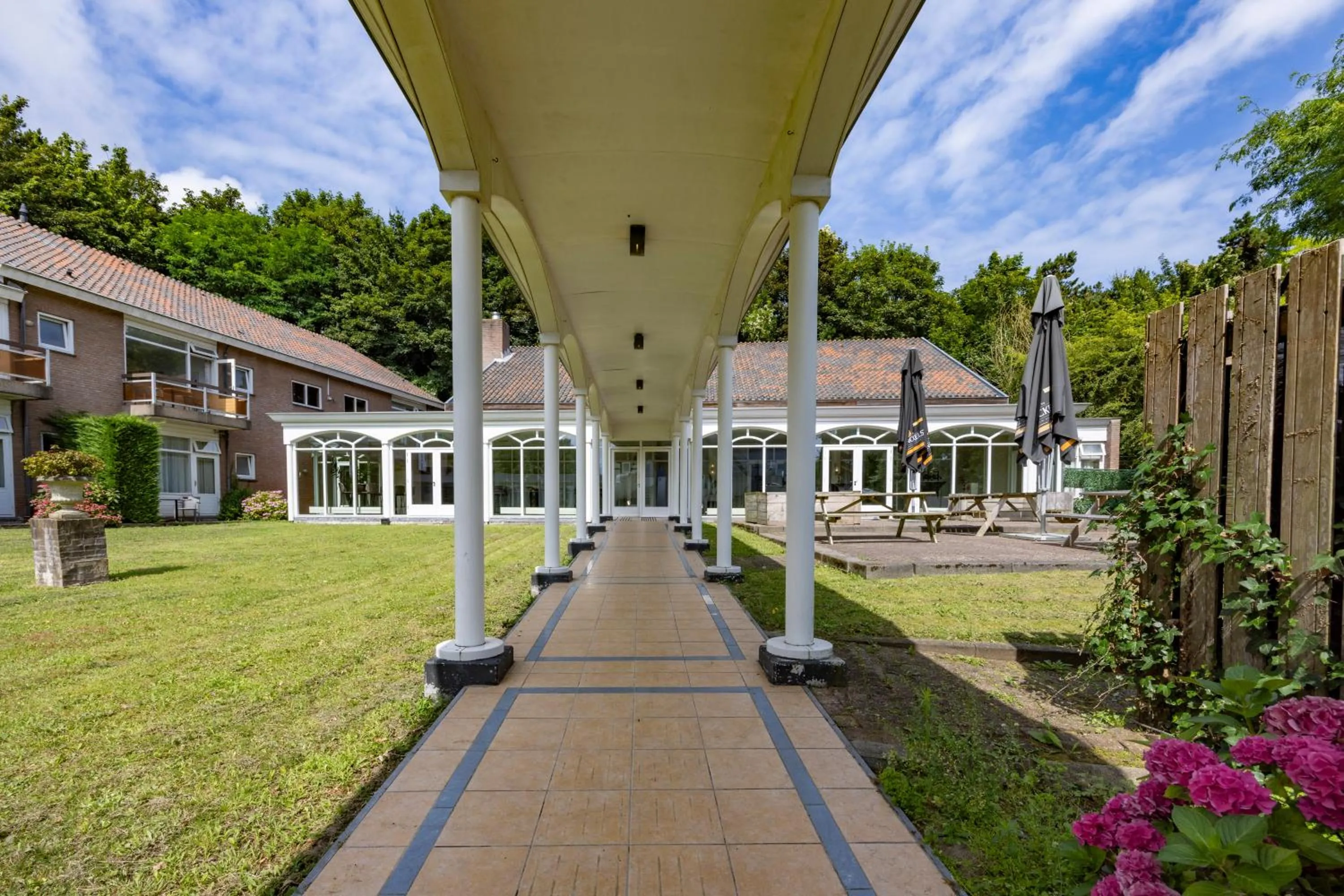 Property building in Fletcher Hotel Restaurant De Witte Raaf