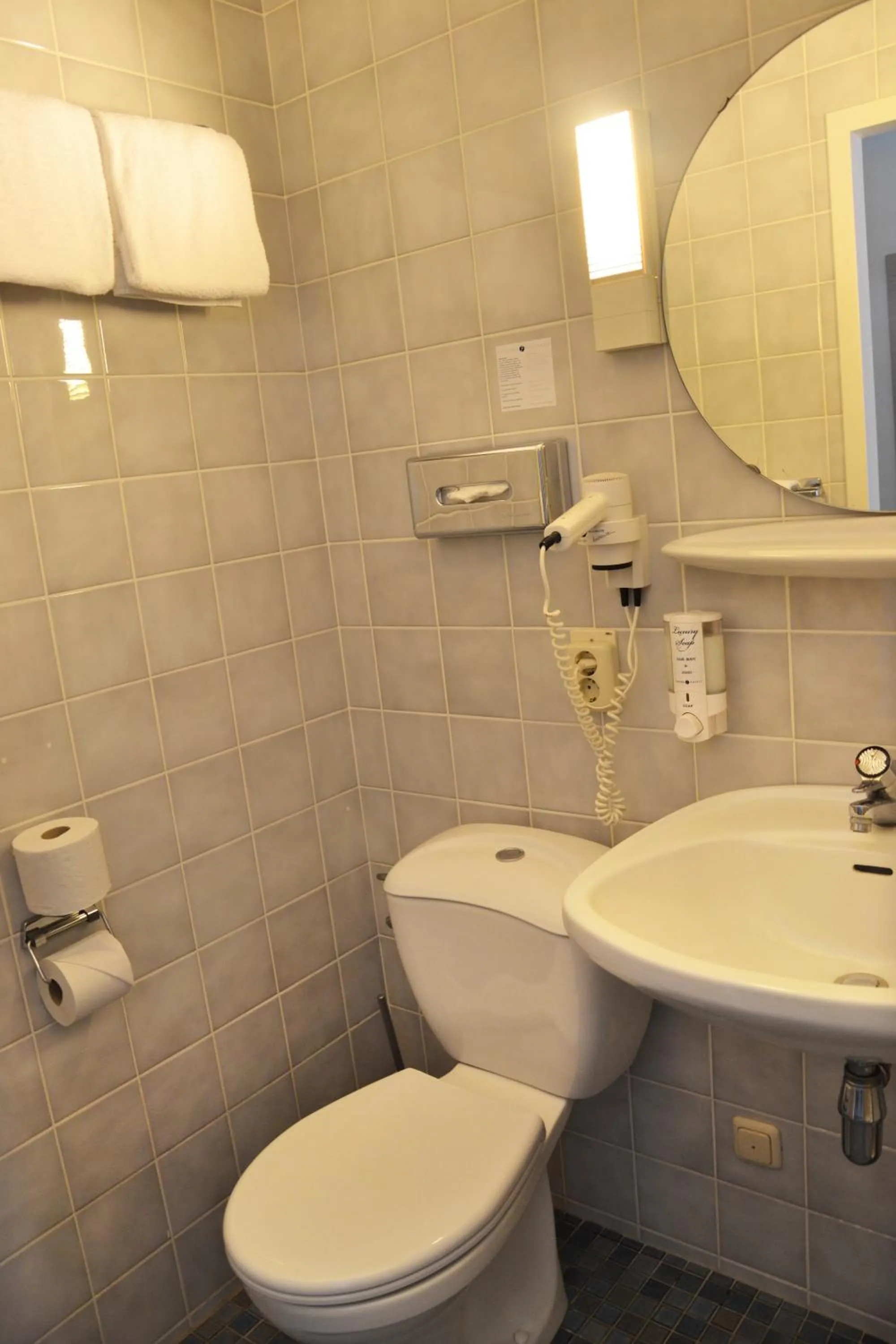 Bathroom in Fletcher Hotel Restaurant De Witte Raaf