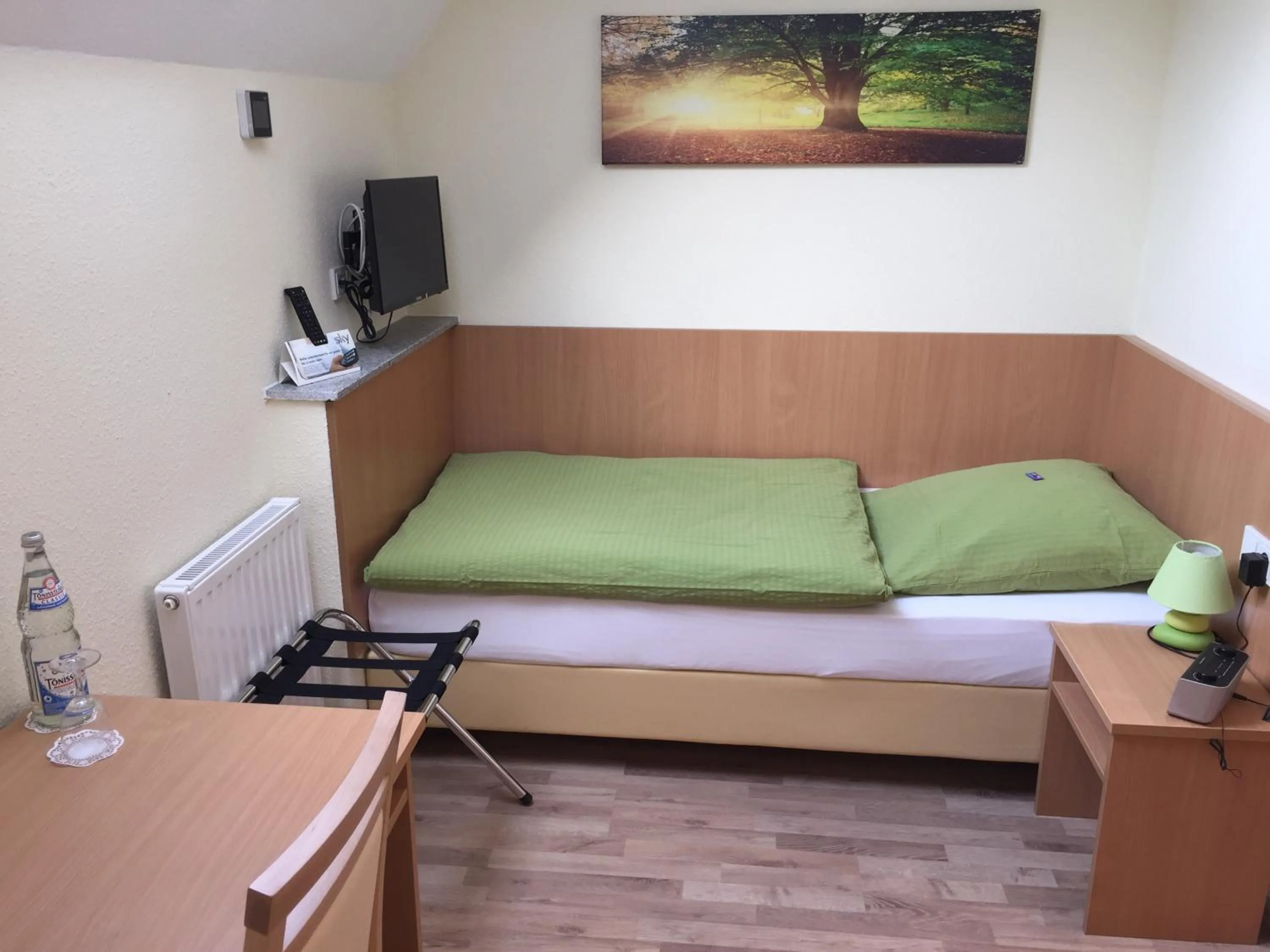 Photo of the whole room, Bed in Pension im Wirtshaus Himberg