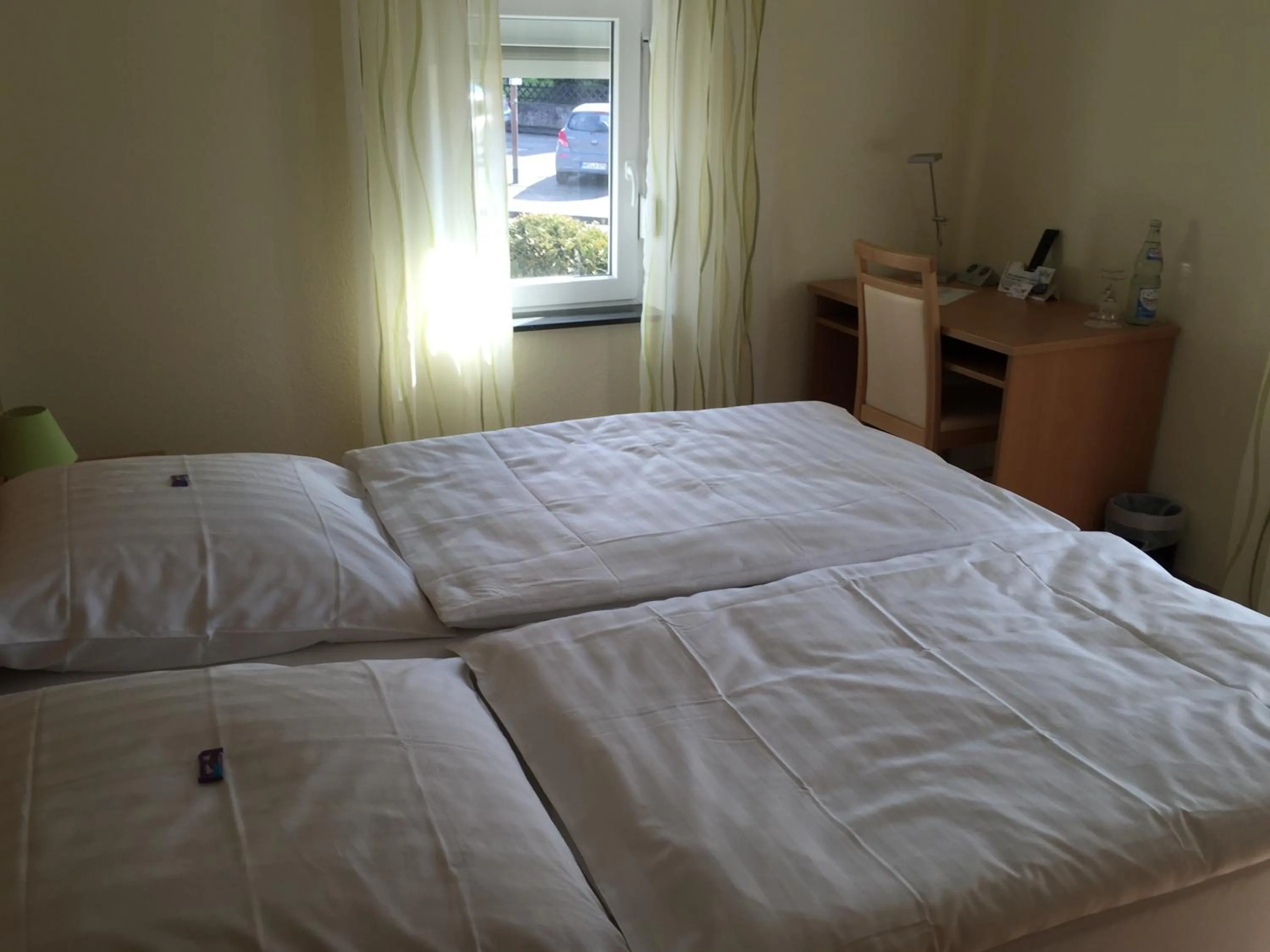 Photo of the whole room, Bed in Pension im Wirtshaus Himberg