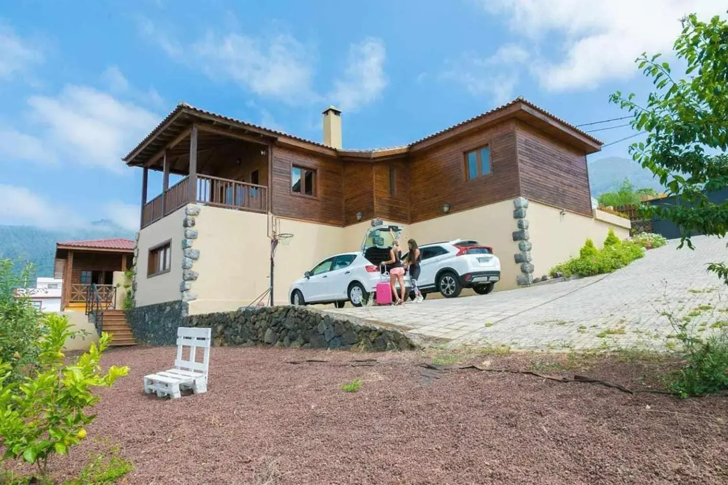 Villa Montaña Ilusión Parking ,wifi, Bbk y Vistas. Villa Montaña Ilusión Parking ,wifi, Bbk y Vistas.