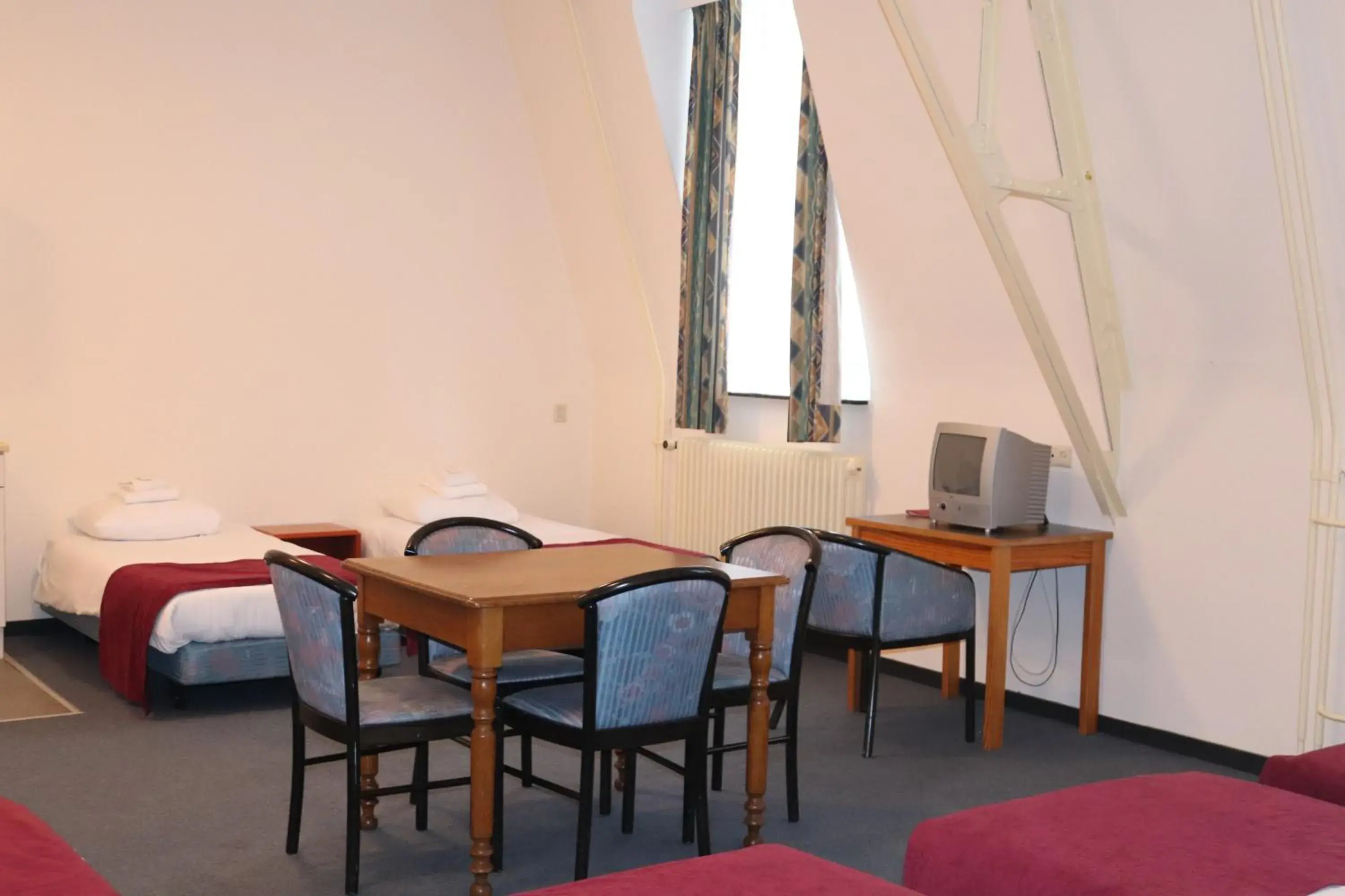 10-Bed Mixed Dormitory Room in Abdij Hotel Rolduc 10-Bed Mixed Dormitory Room in Abdij Hotel Rolduc