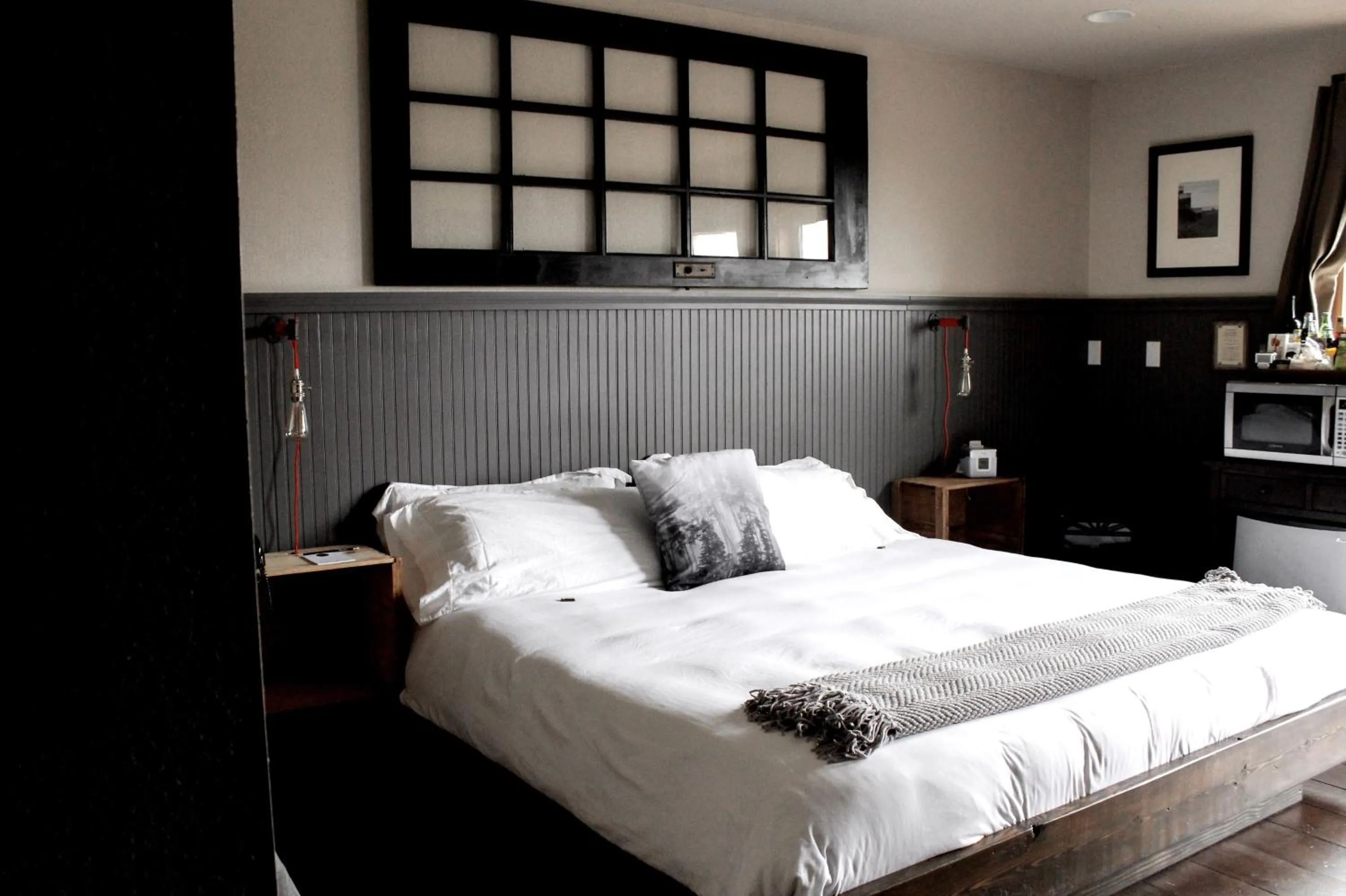 Photo of the whole room, Bed in Inn at Discovery Coast