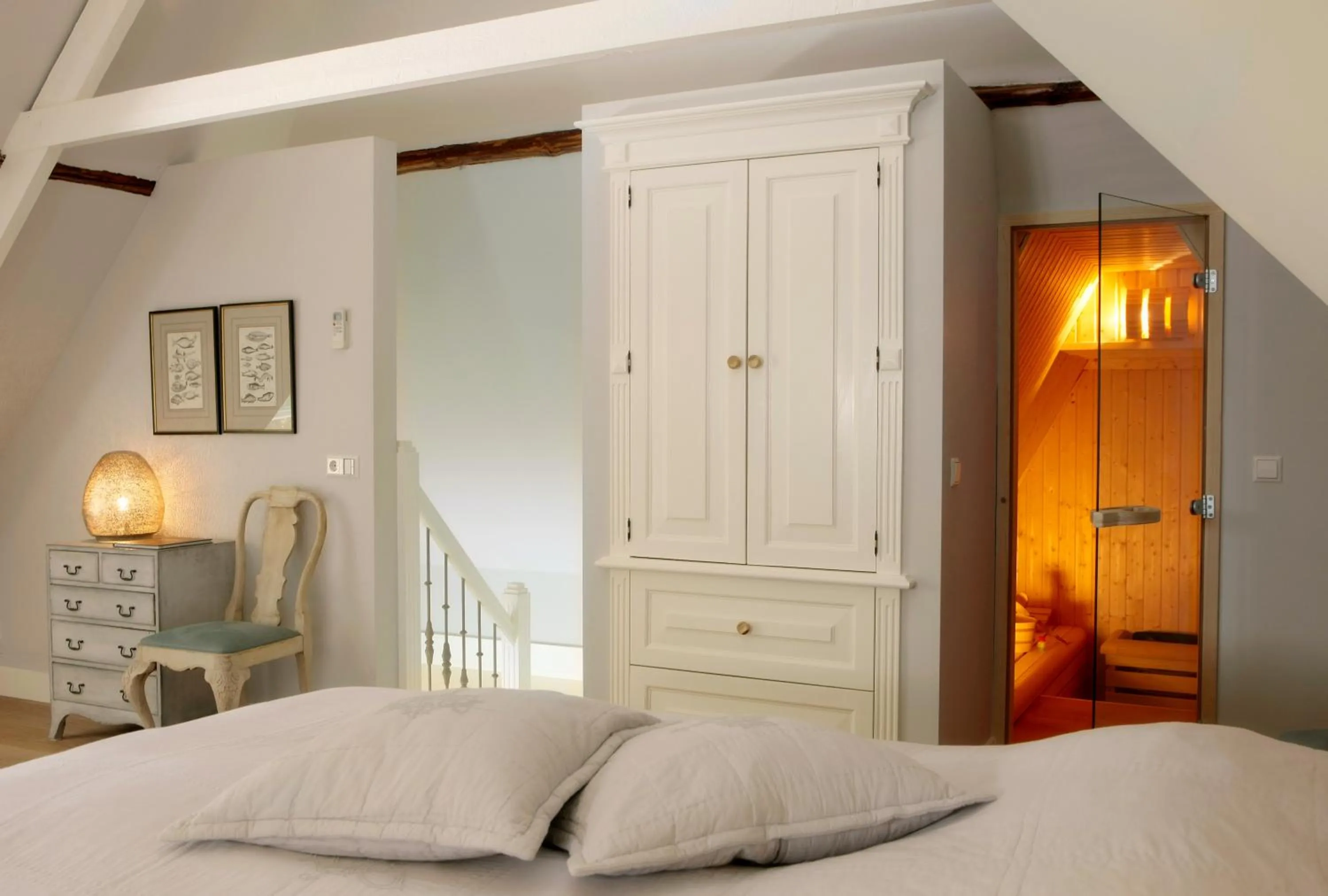 Sauna, Bed in Relais & Chateaux Hotel Landgoed Het Roode Koper