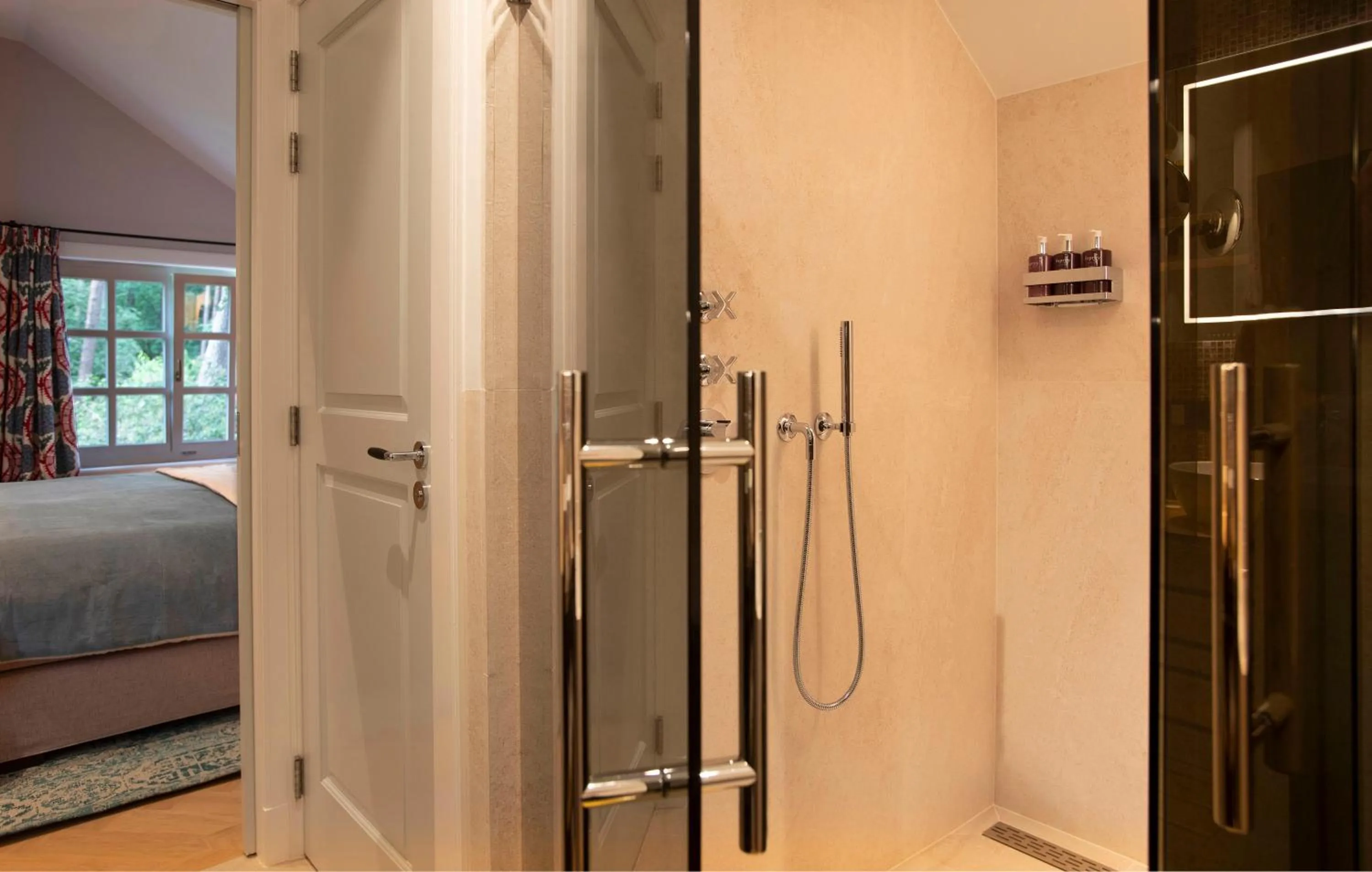 Shower in Relais & Chateaux Hotel Landgoed Het Roode Koper