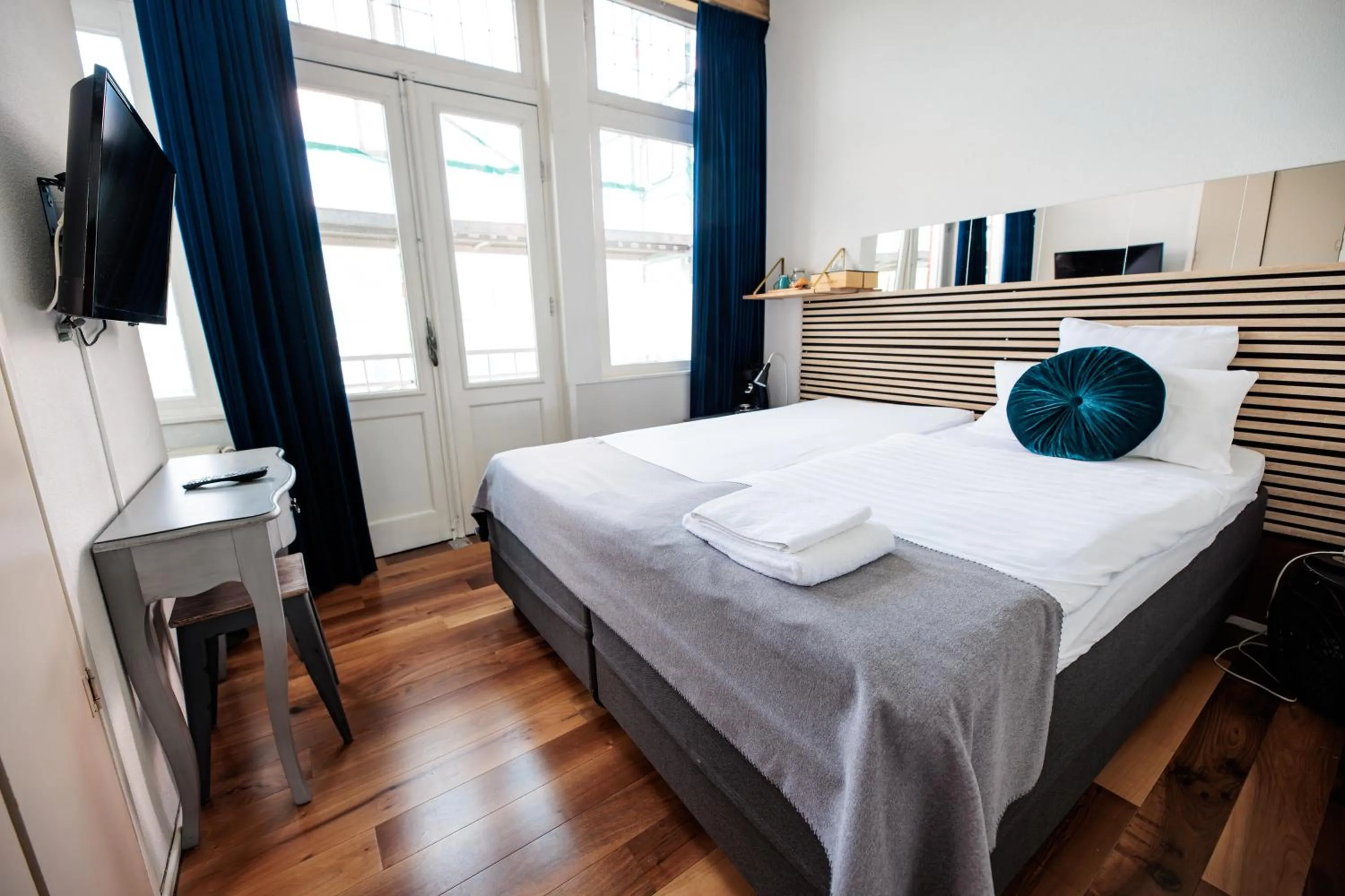 Bed in Hotel Auberge Nassau