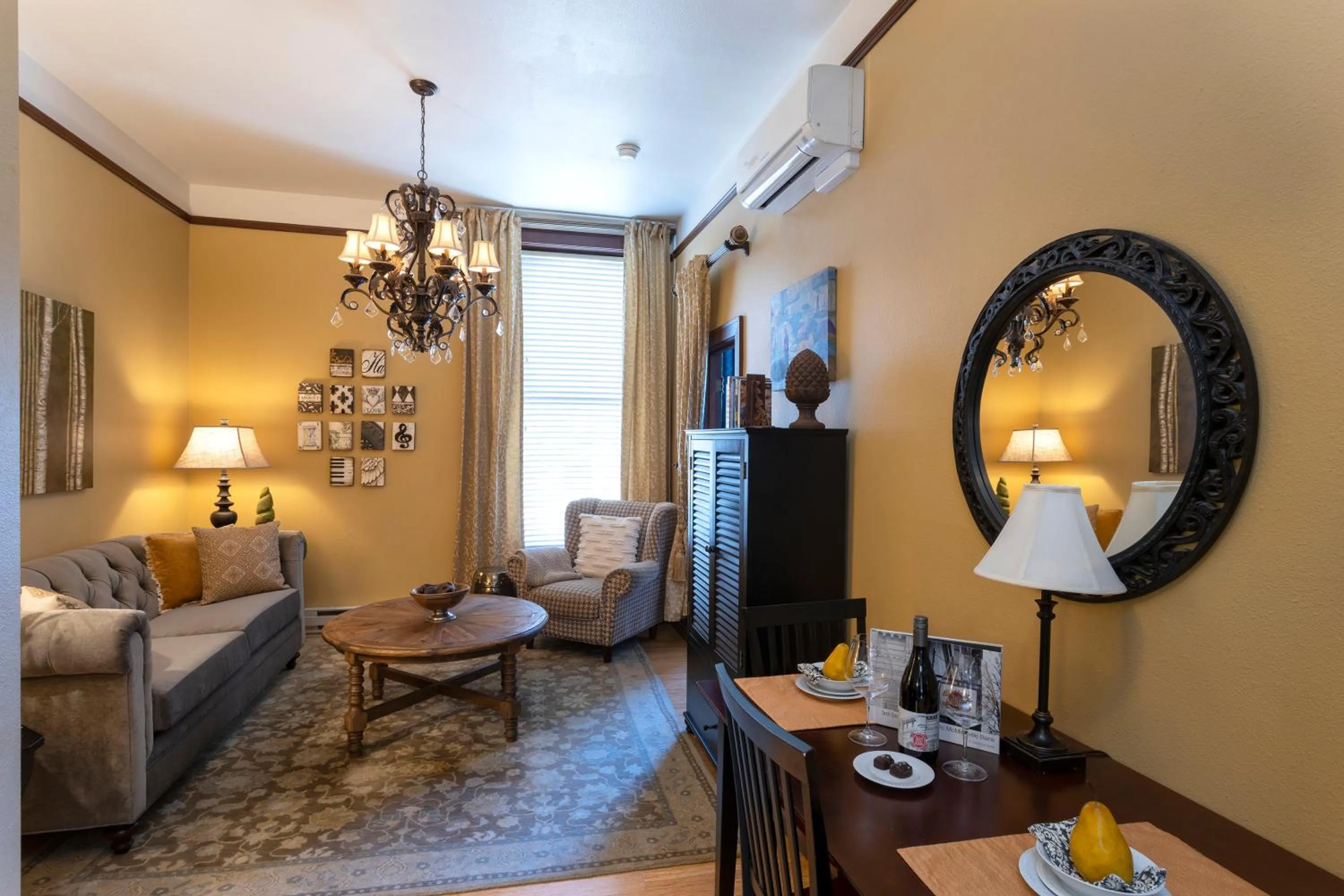 Lounge or bar in 3rd Street Flats