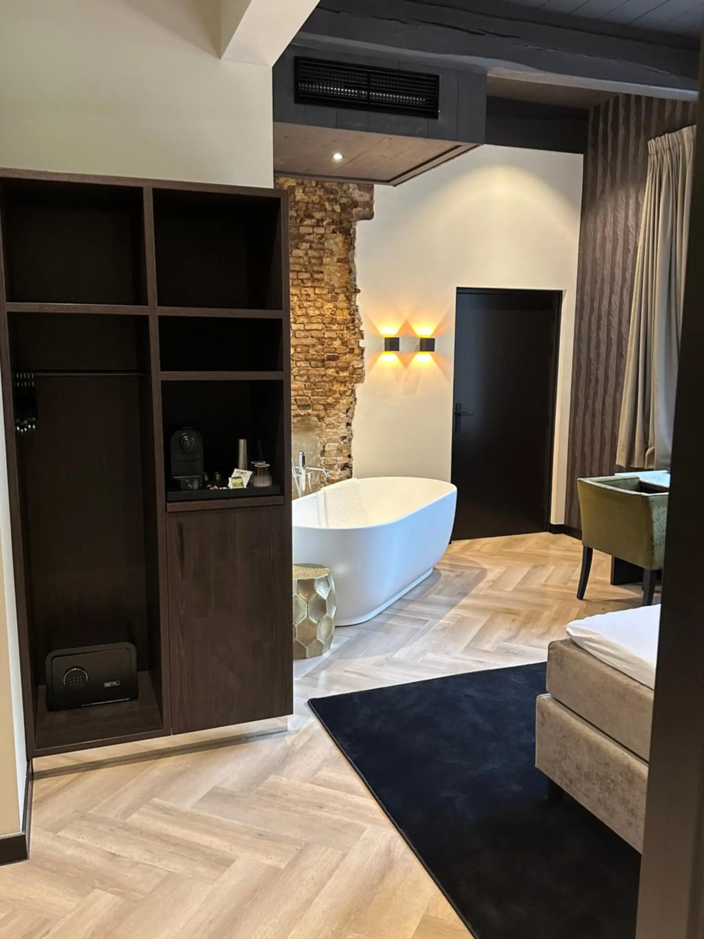 Deluxe Double Room with Bath in Hotel Restaurant Het Witte Paard Deluxe Double Room with Bath in Hotel Restaurant Het Witte Paard