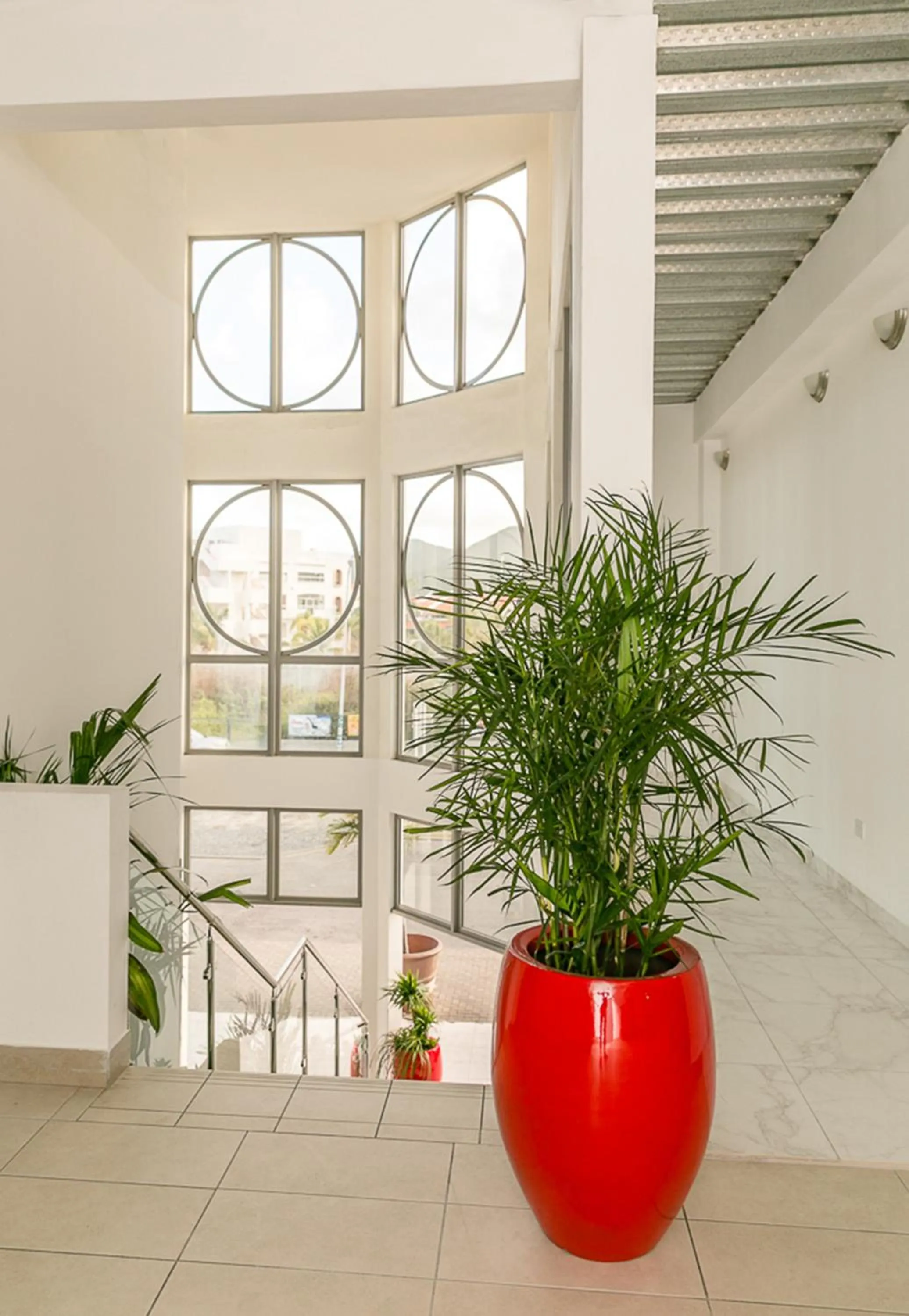 Facade/entrance in Commodore Suites, SureStay Collection by Best Western