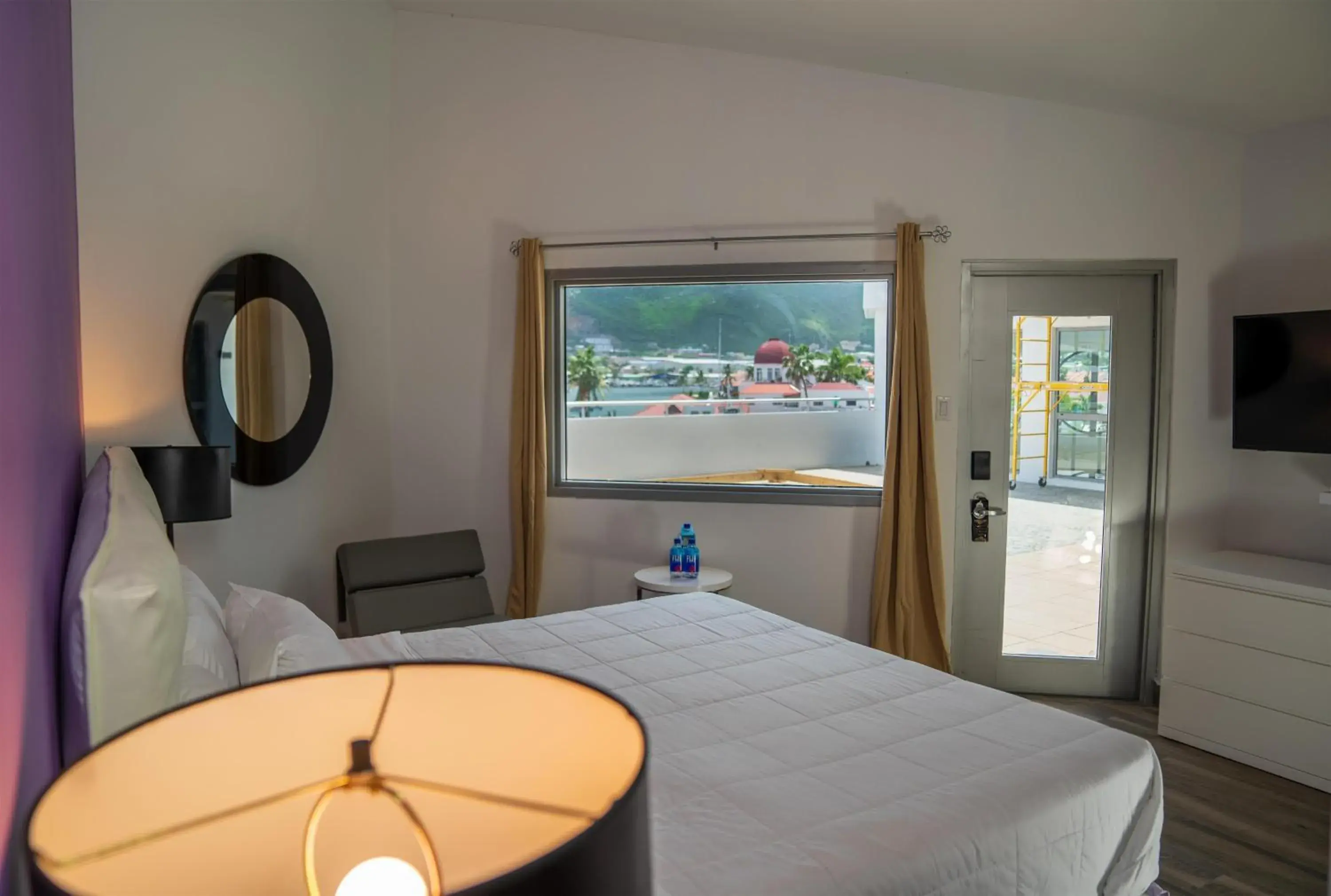 Bedroom, Bed in Commodore Suites, SureStay Collection by Best Western Bedroom, Bed in Commodore Suites, SureStay Collection by Best Western