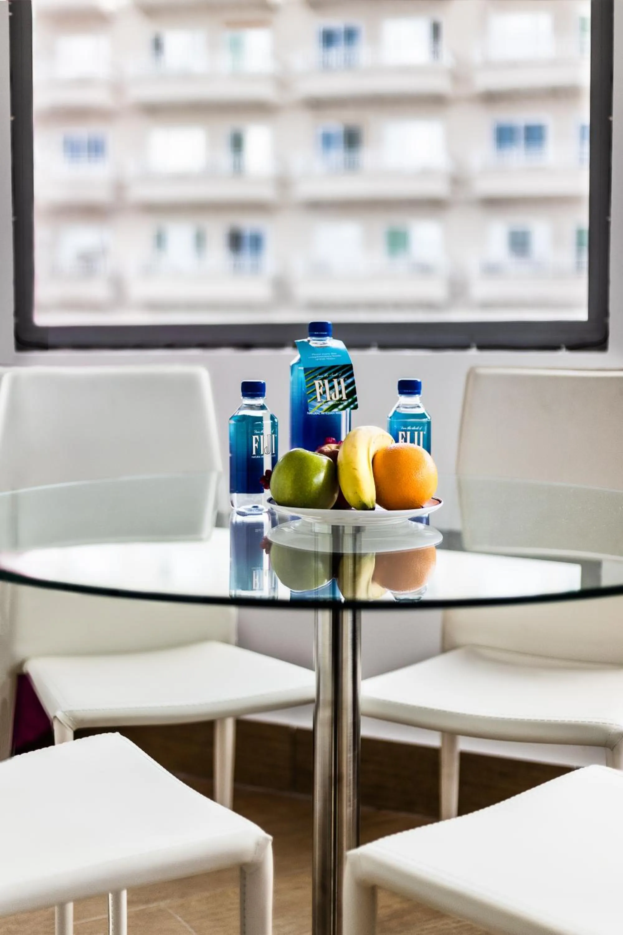 Dining area in Commodore Suites, SureStay Collection by Best Western