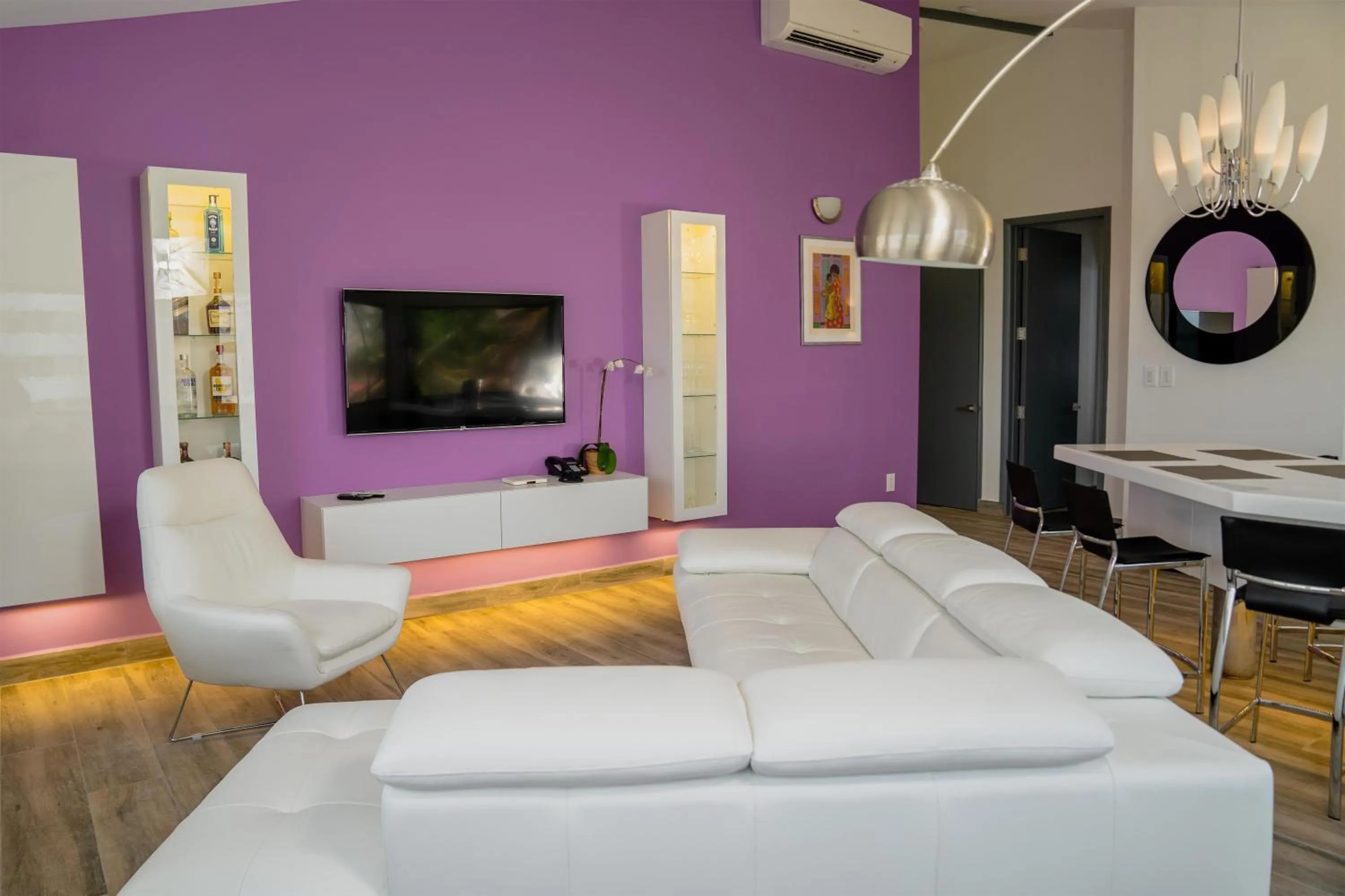 Bedroom, Bed in Commodore Suites, SureStay Collection by Best Western