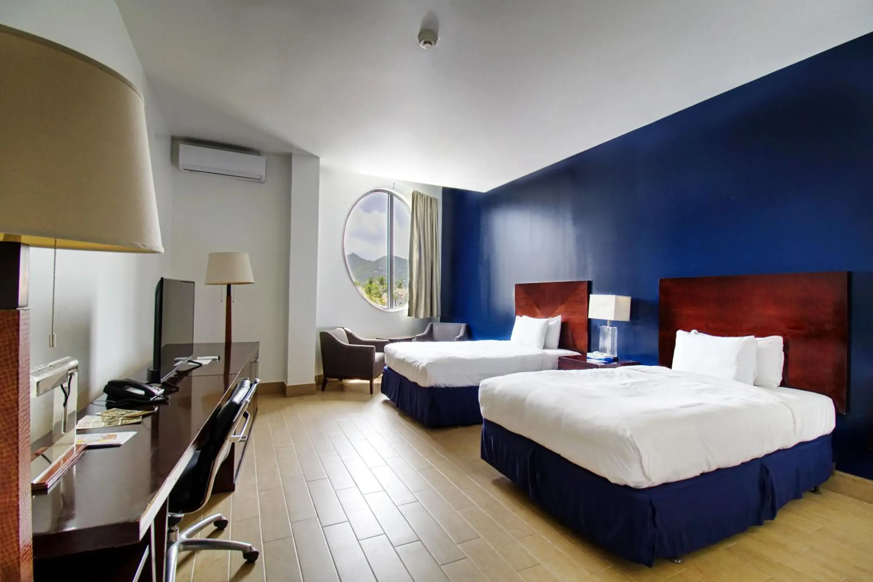 Bed in Commodore Suites Bed in Commodore Suites