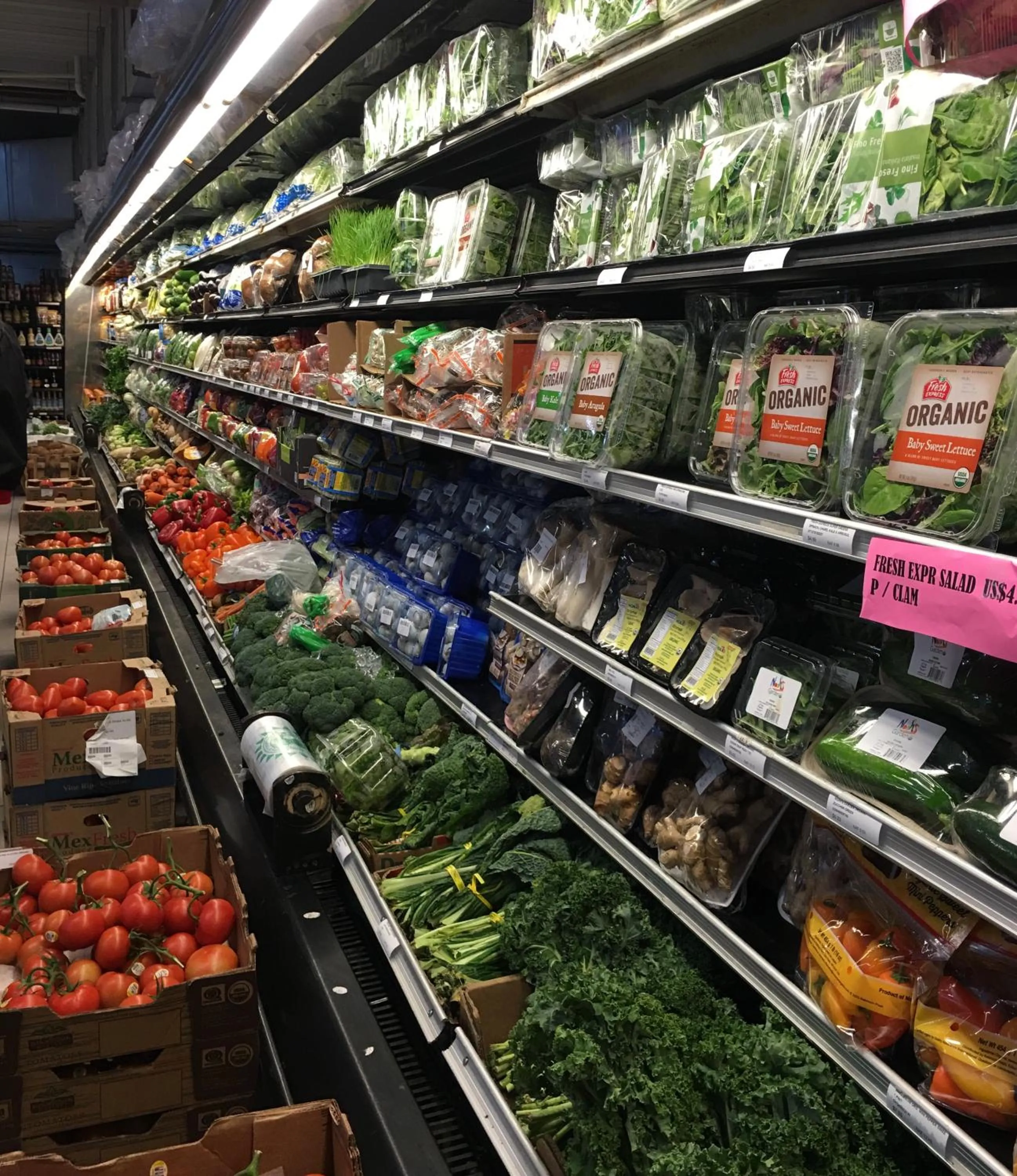 Supermarket/grocery shop in Commodore Suites, SureStay Collection by Best Western