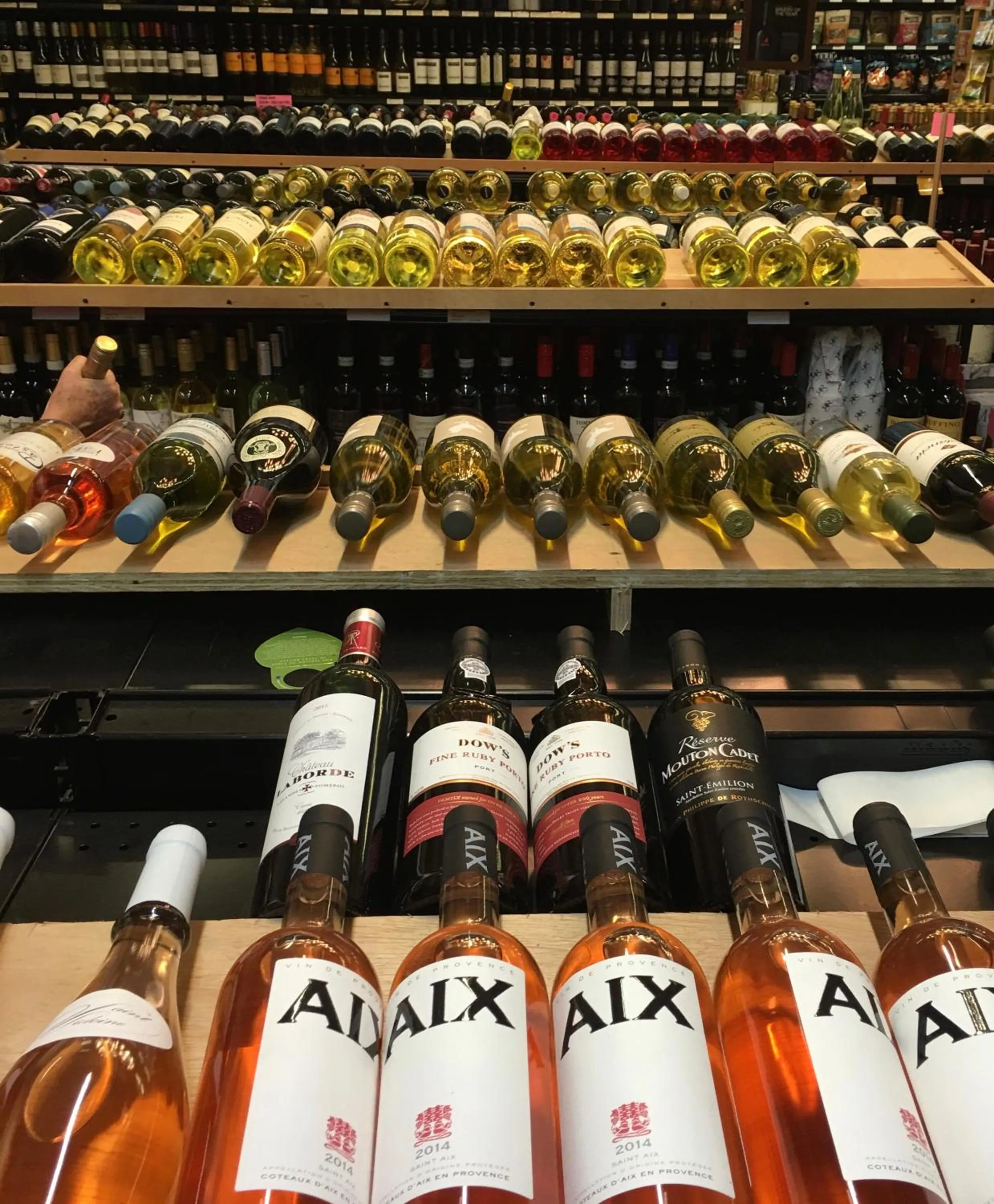 Supermarket/grocery shop in Commodore Suites, SureStay Collection by Best Western