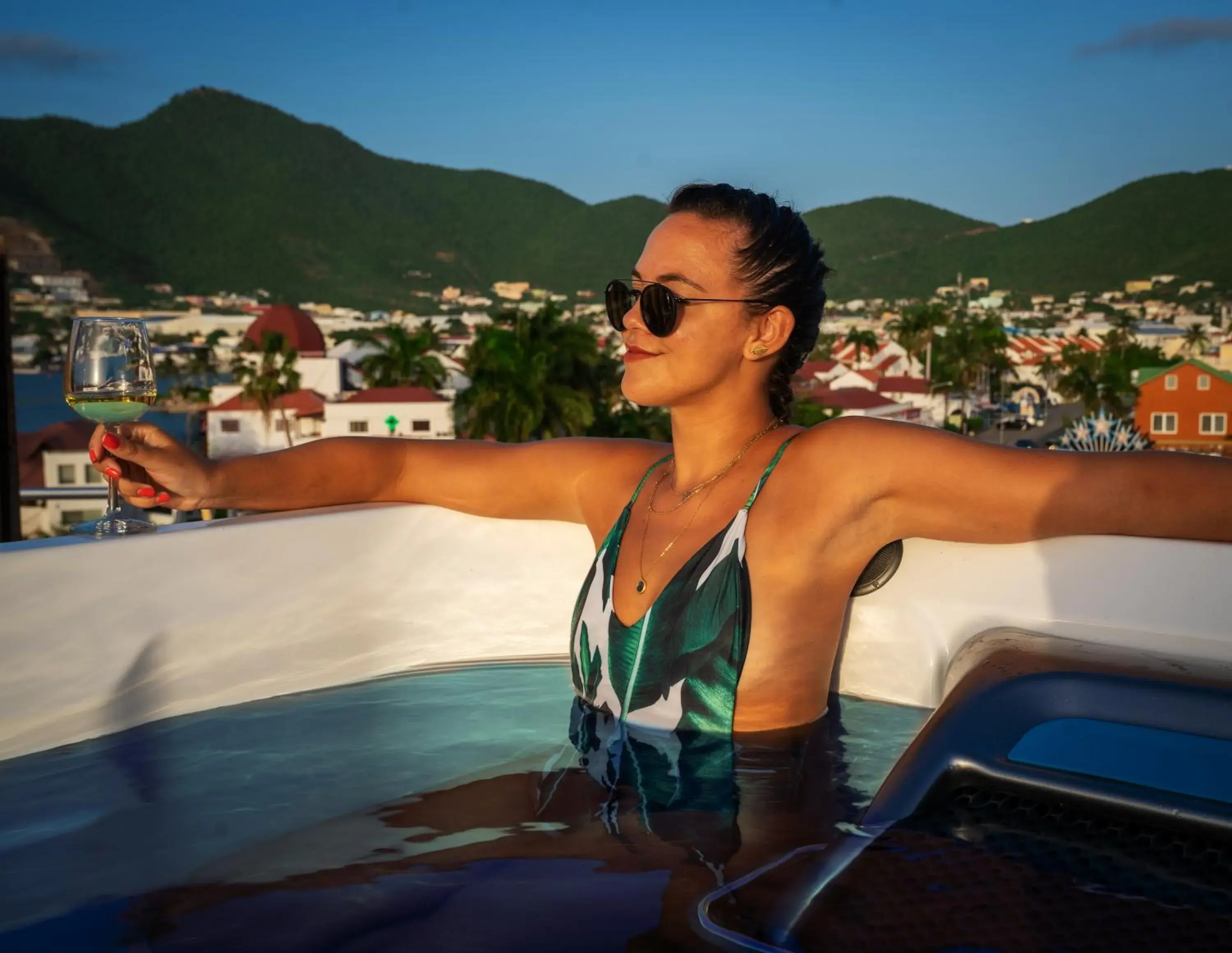 Swimming pool in Commodore Suites Swimming pool in Commodore Suites