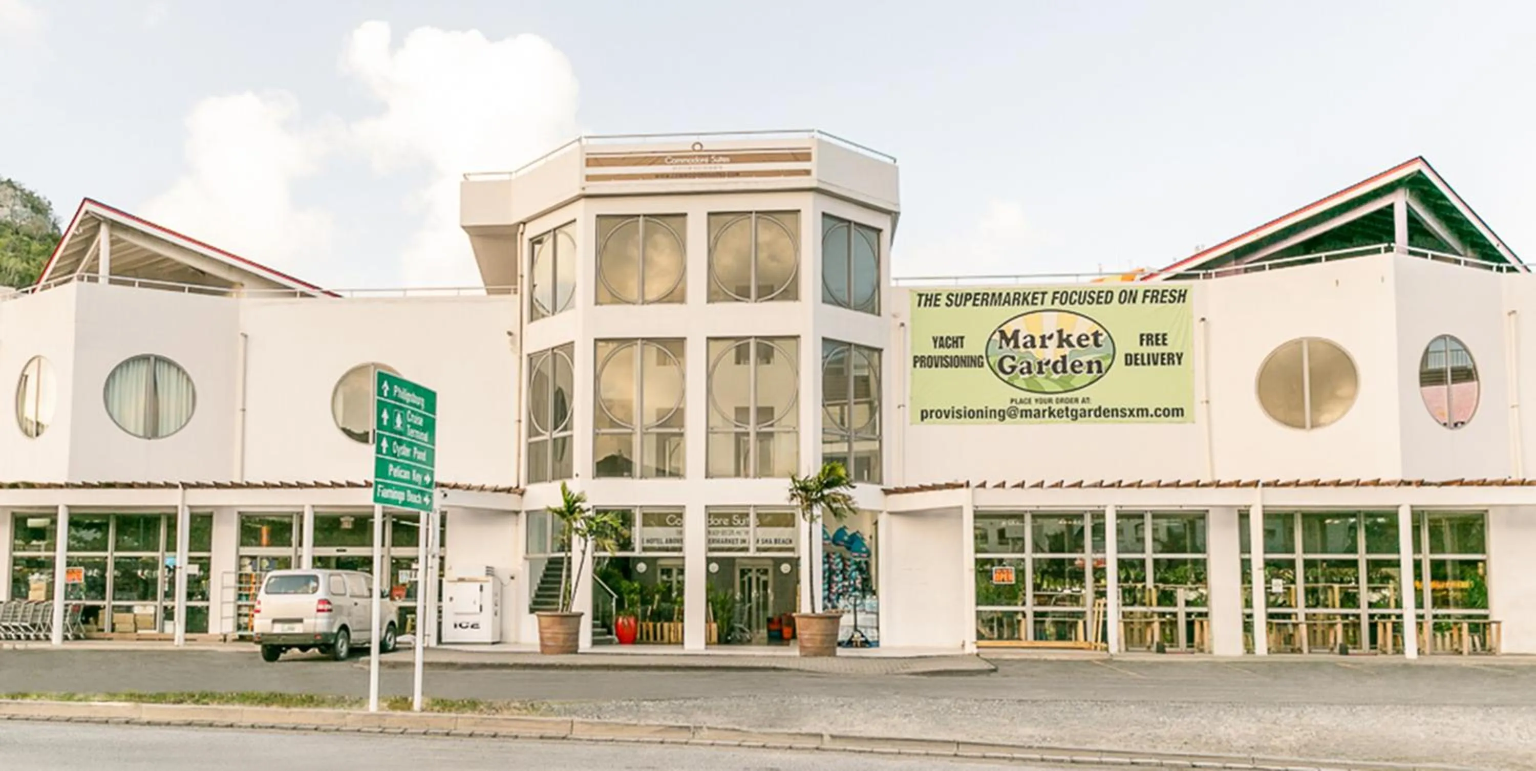 Facade/entrance in Commodore Suites, SureStay Collection by Best Western