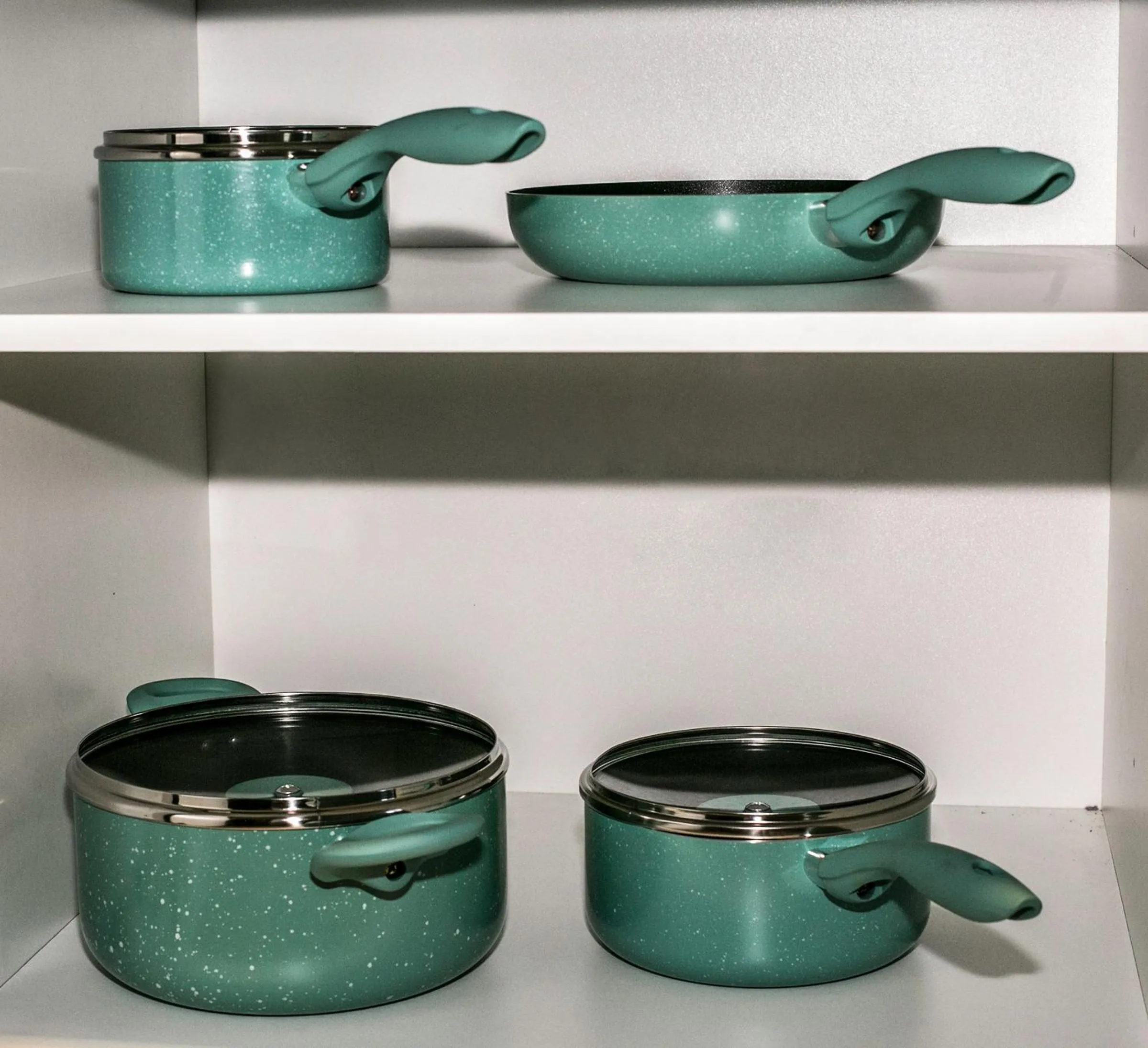 Kitchen or kitchenette in Commodore Suites, SureStay Collection by Best Western