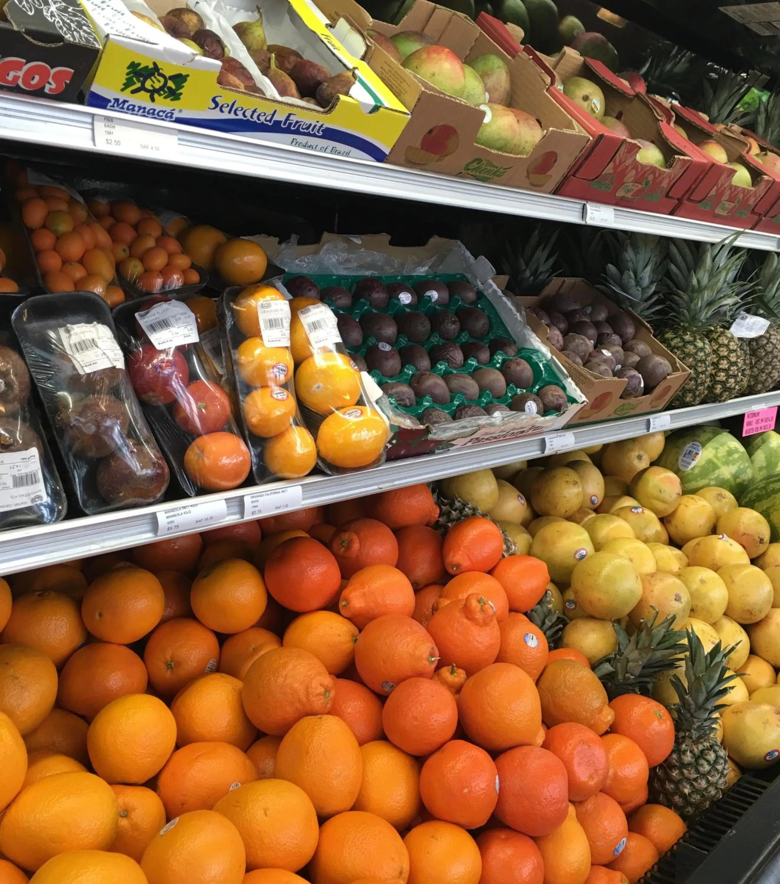 Supermarket/grocery shop in Commodore Suites, SureStay Collection by Best Western