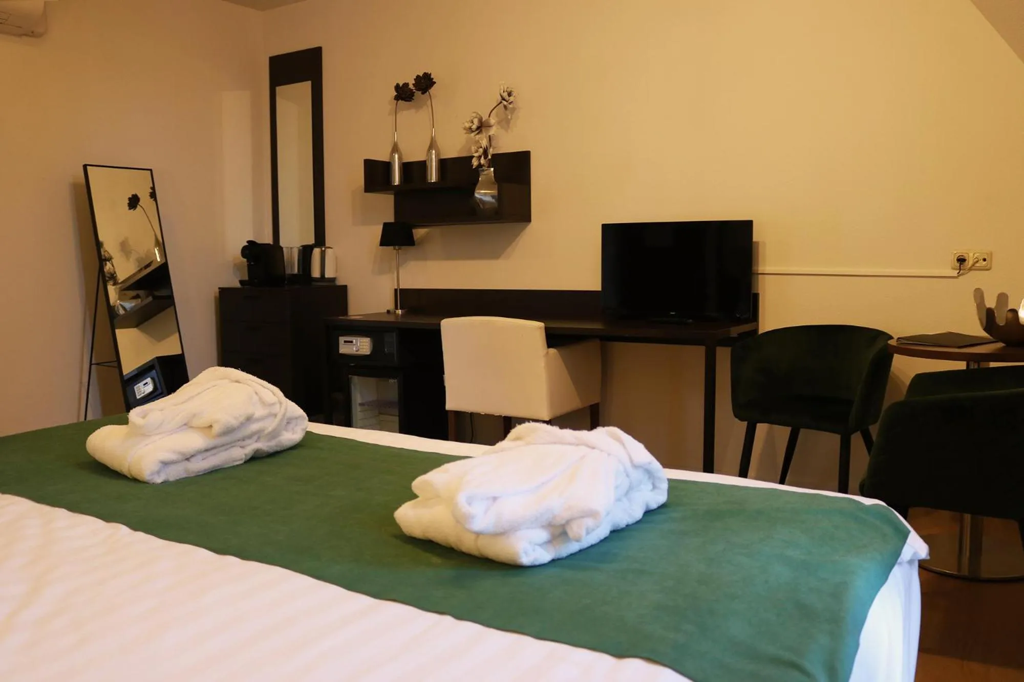 Bed in Parkhotel Auberge Vincent