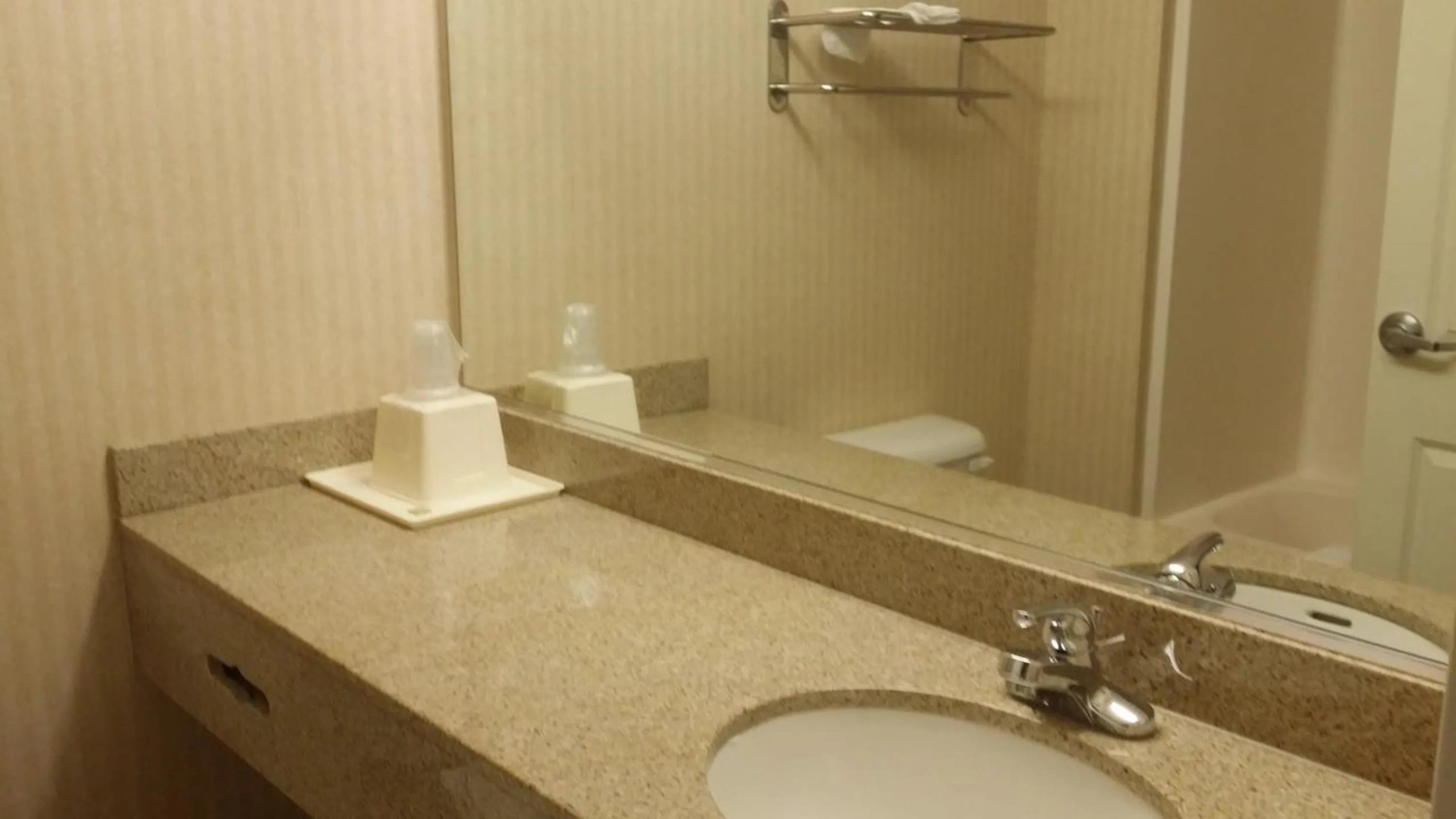 Bed in Scotland Neck Inn