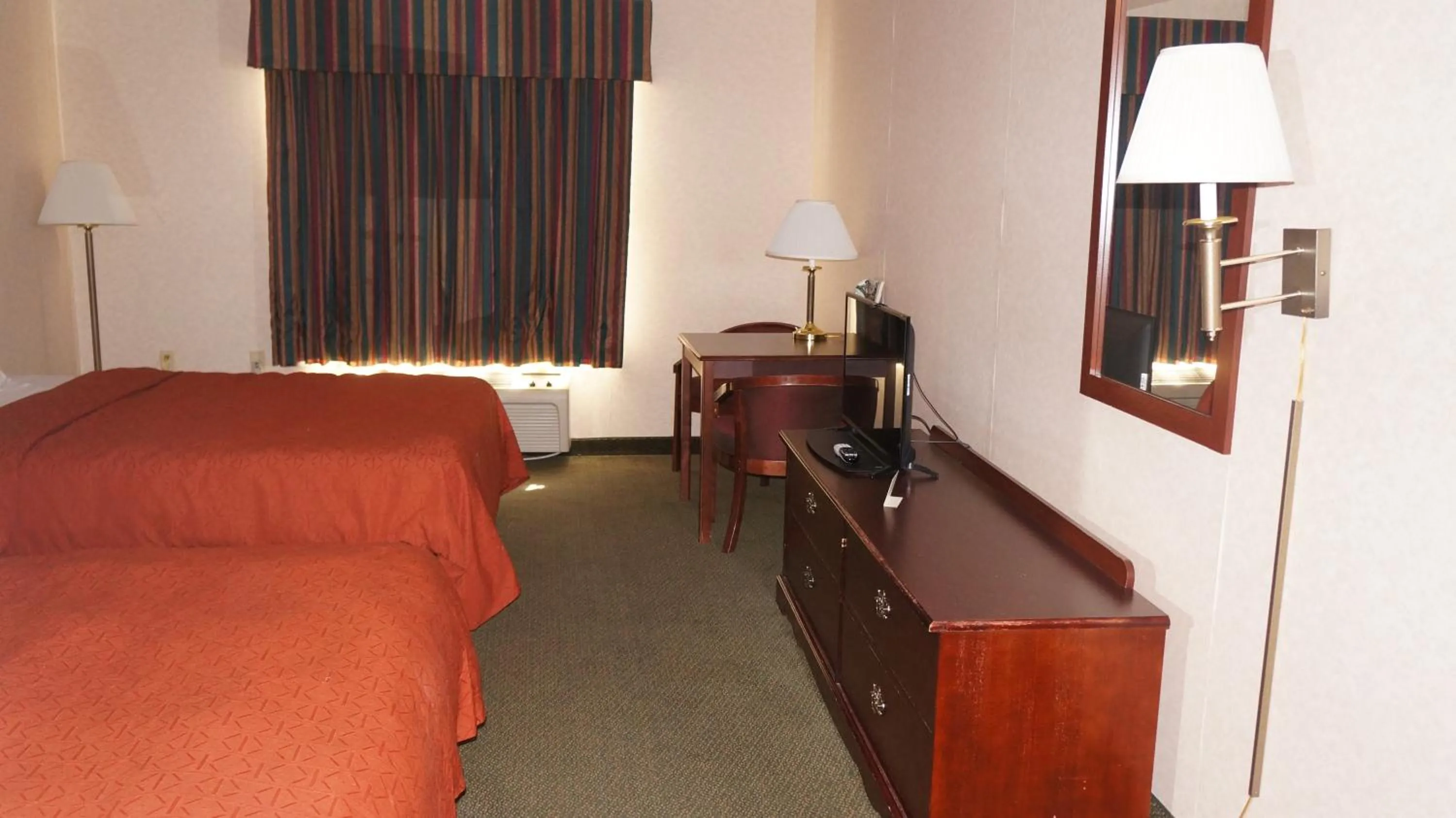 Bed in Scotland Neck Inn