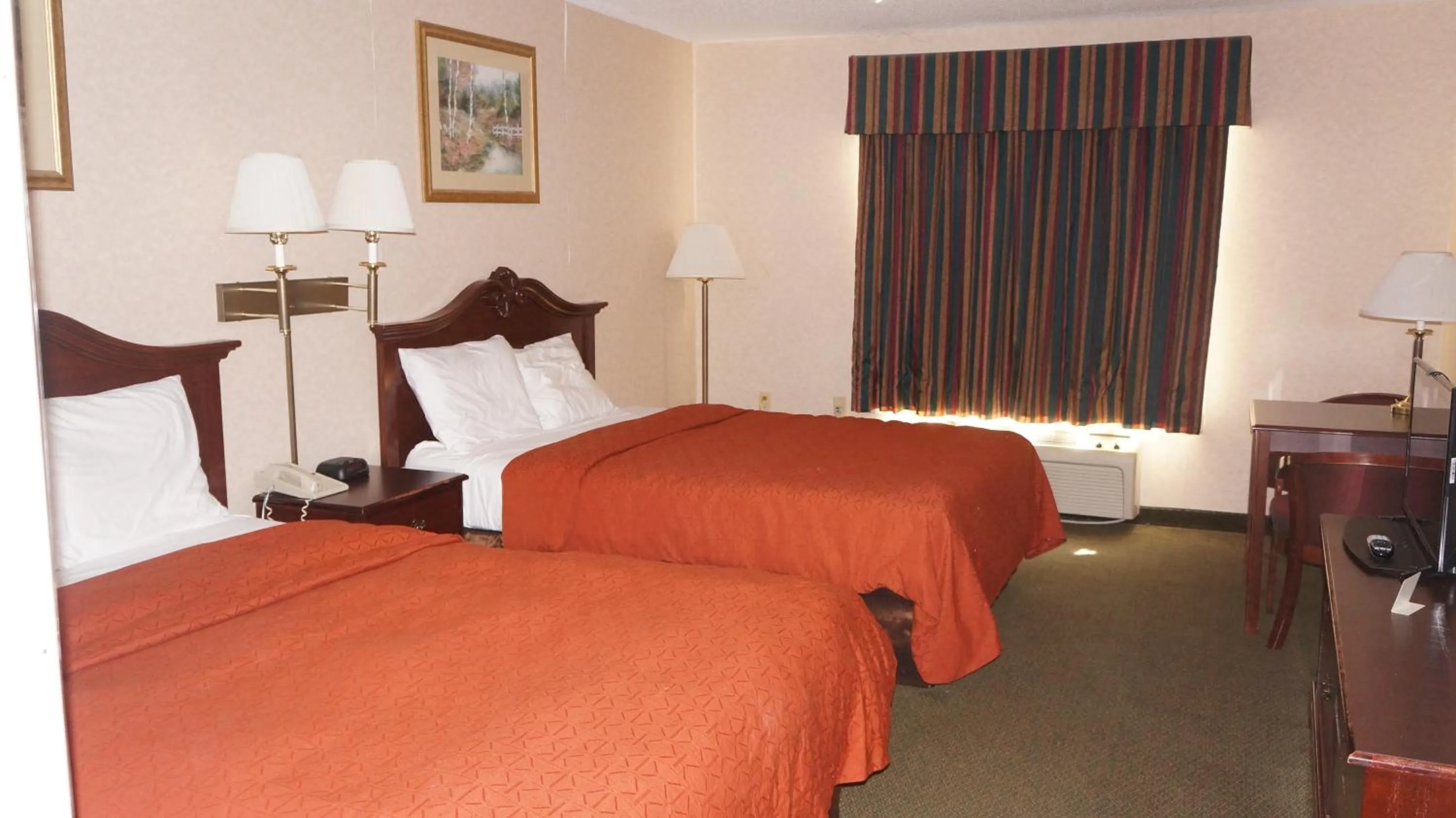 Bed in Scotland Neck Inn