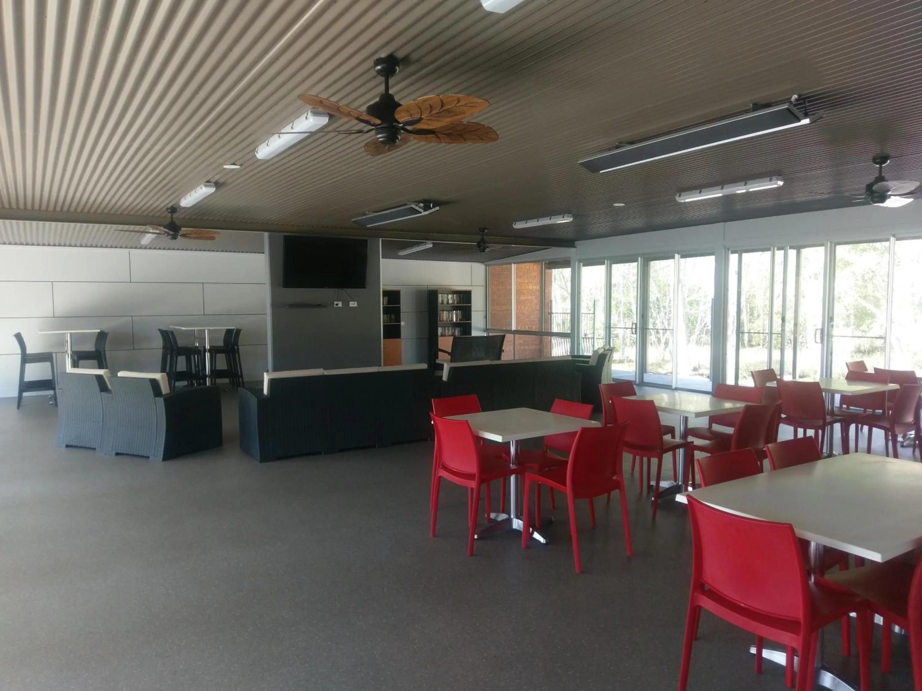 Communal lounge/ TV room in Tuncurry Lakes Resort