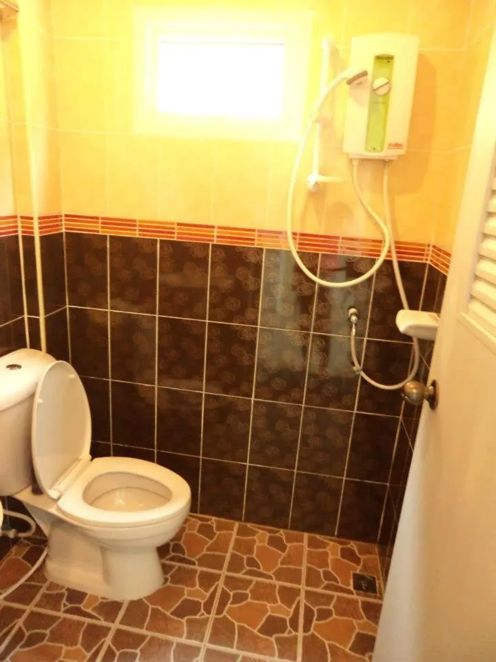 Bathroom in Bann Lom Le Guest House