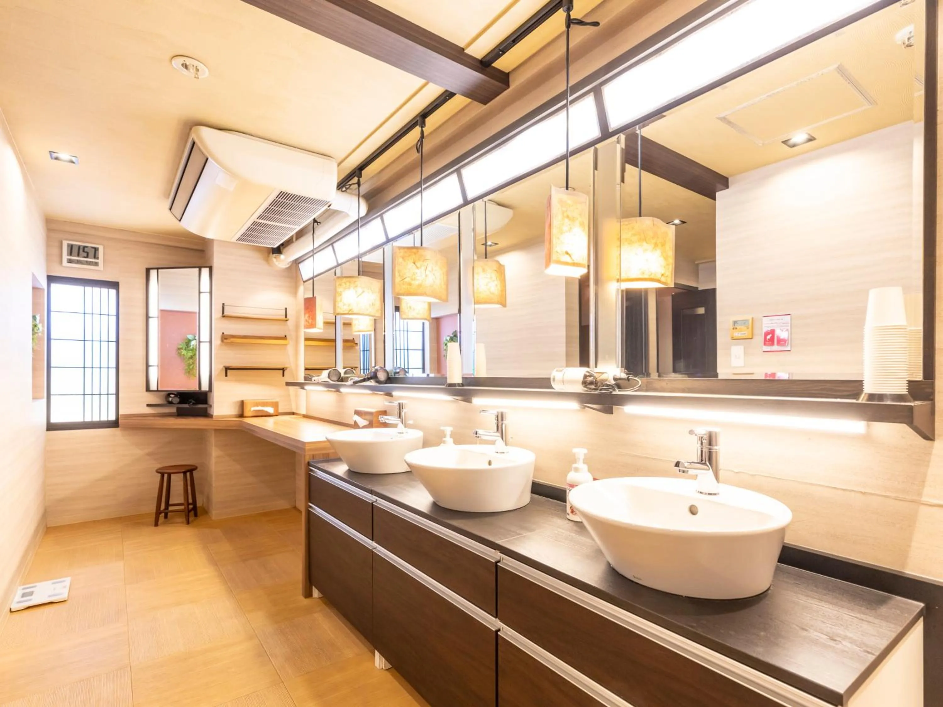 Shower in Omotenashi Hostel Miyajima