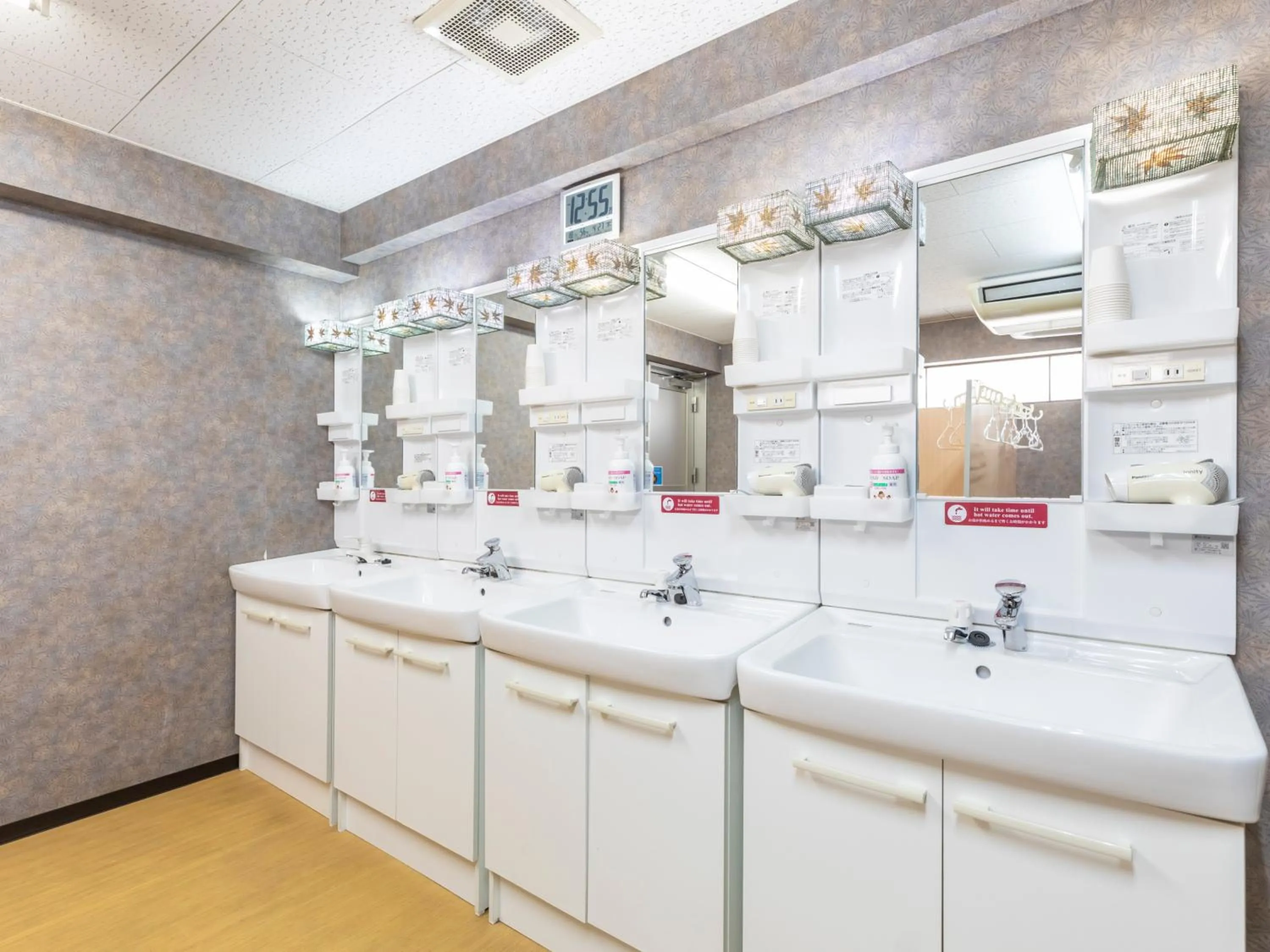 Bathroom in Omotenashi Hostel Miyajima