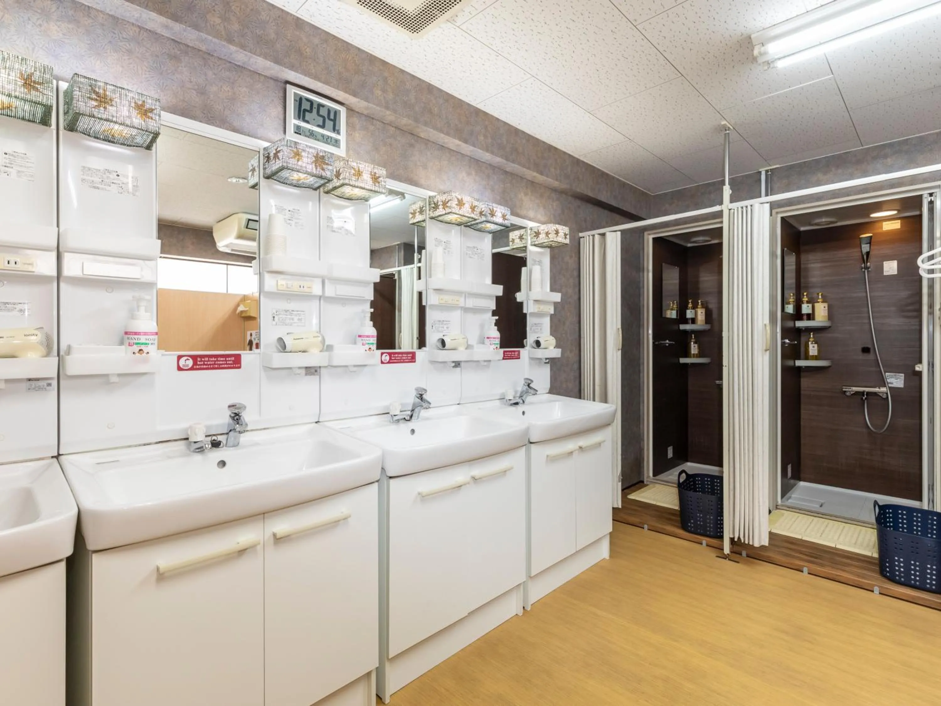 Shower in Omotenashi Hostel Miyajima