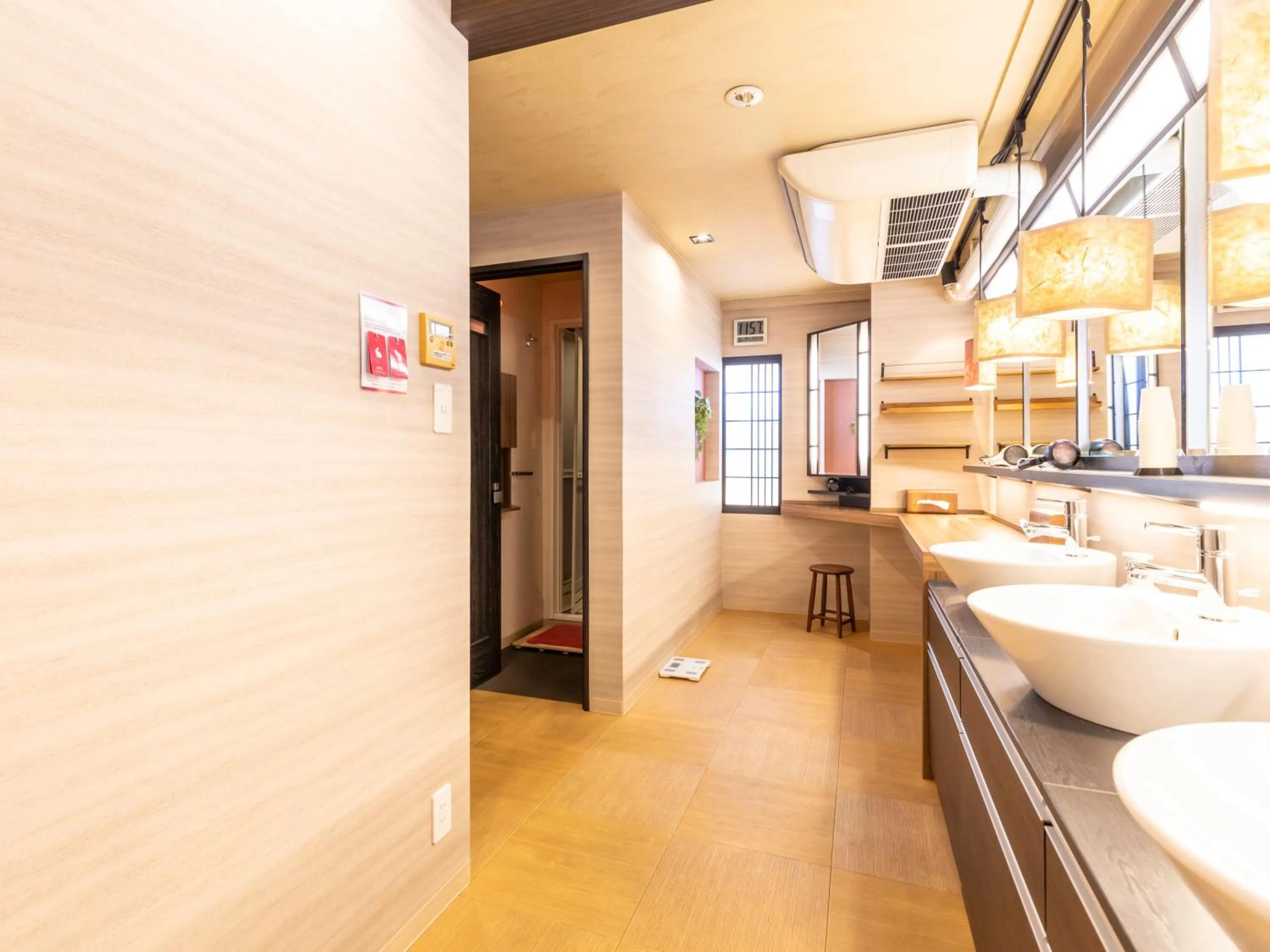 Shower in Omotenashi Hostel Miyajima