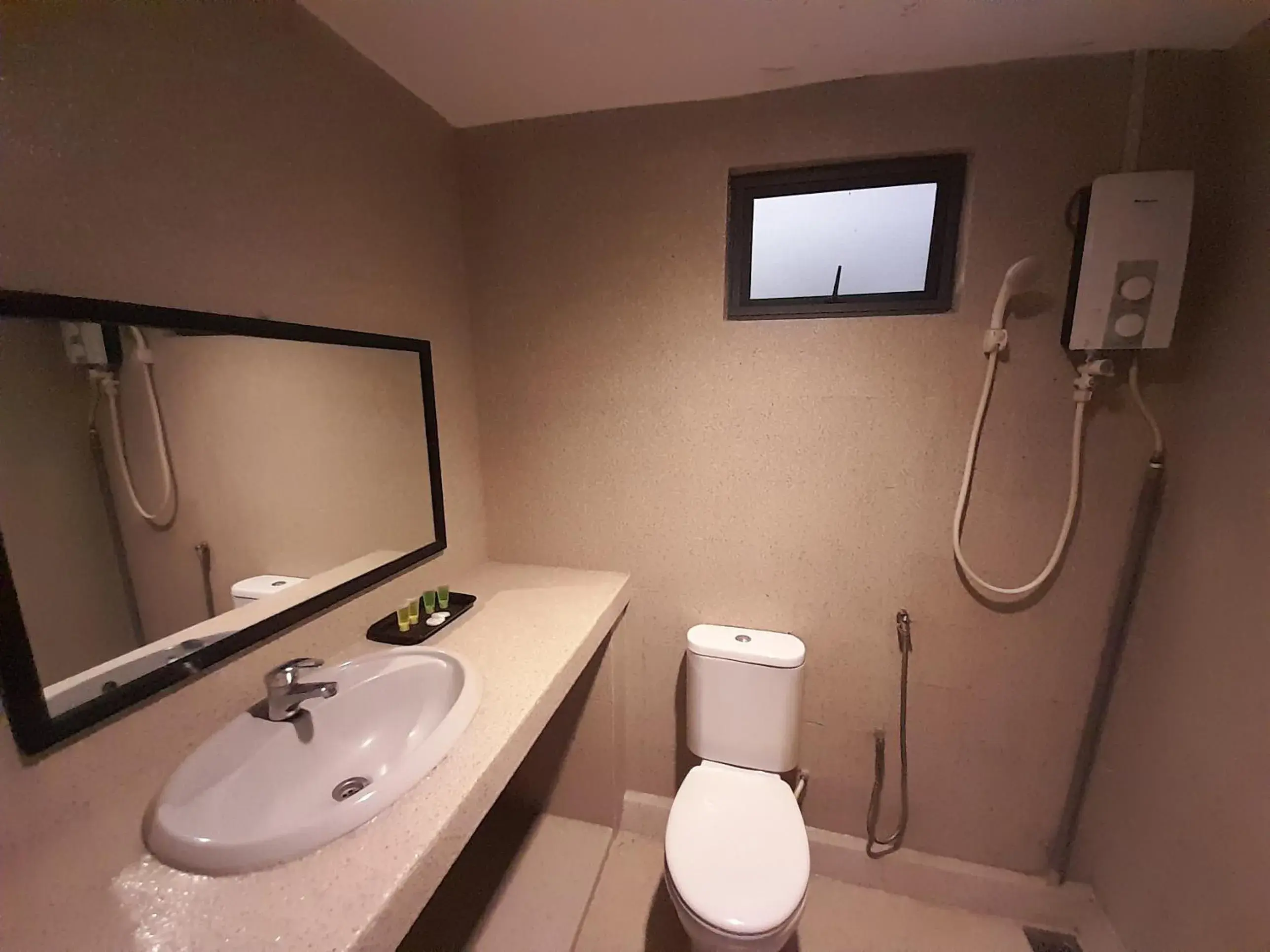 Bathroom in Talents Motor Park Hotel