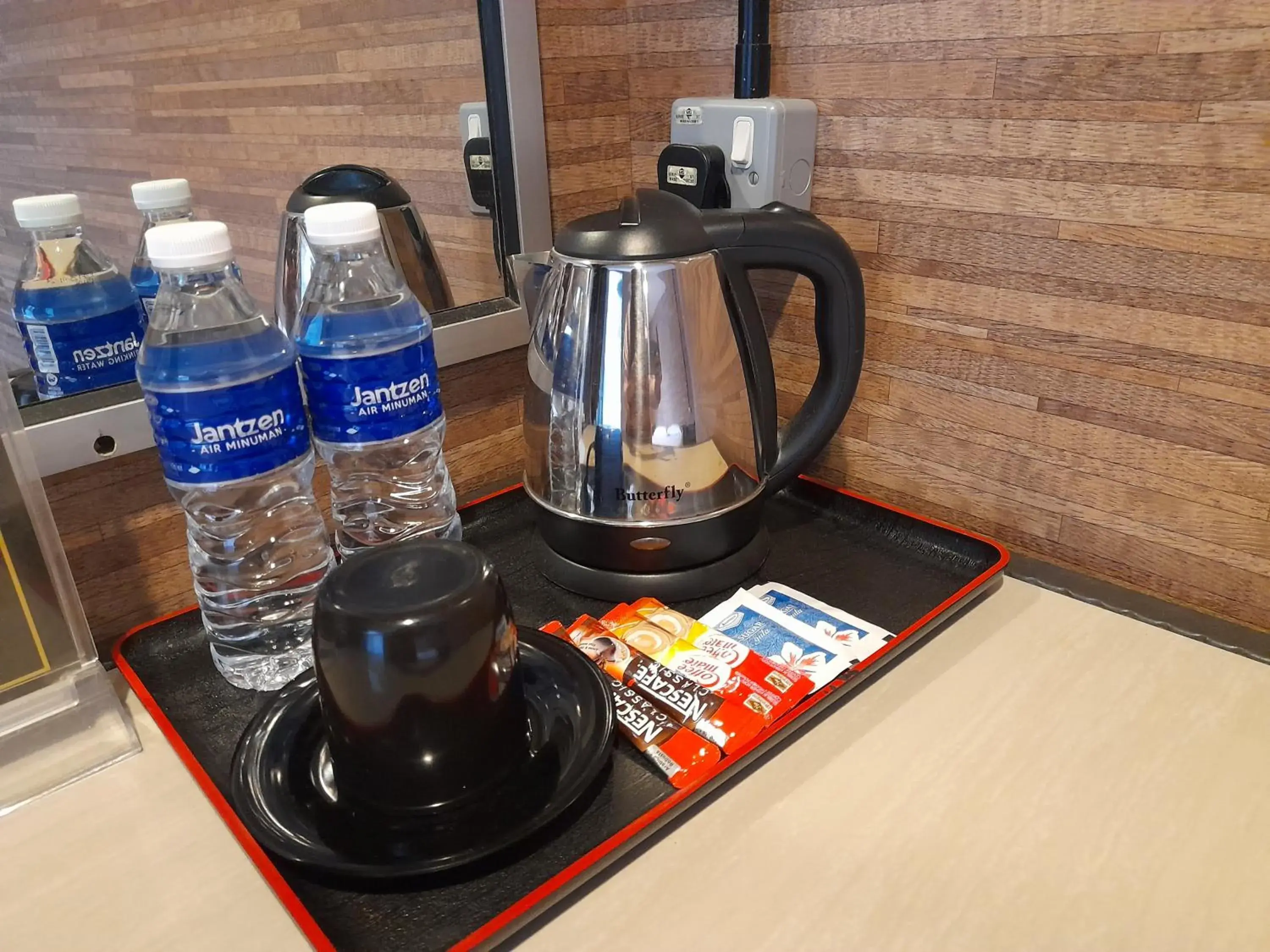 Coffee/tea facilities in Talents Motor Park Hotel