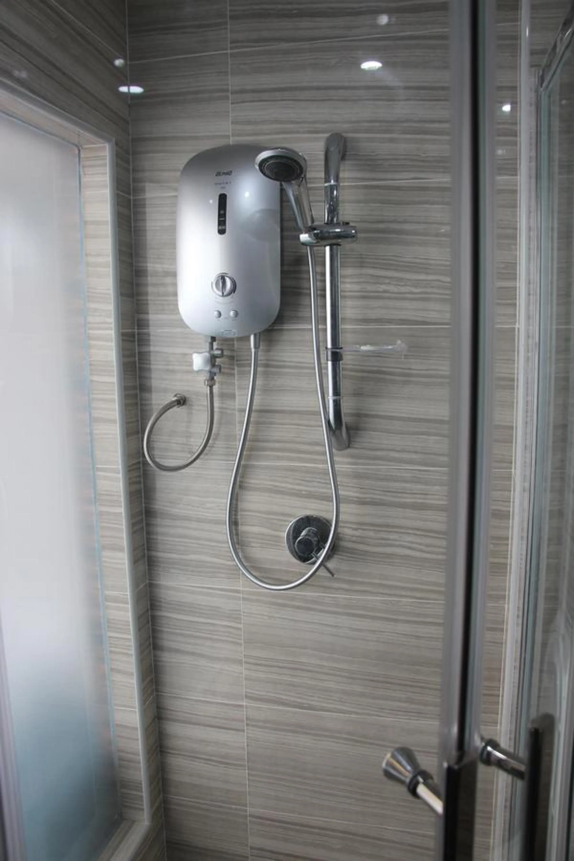 Shower in Fan Holiday Hotel