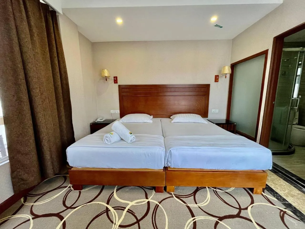 Bedroom, Bed in Fan Holiday Hotel