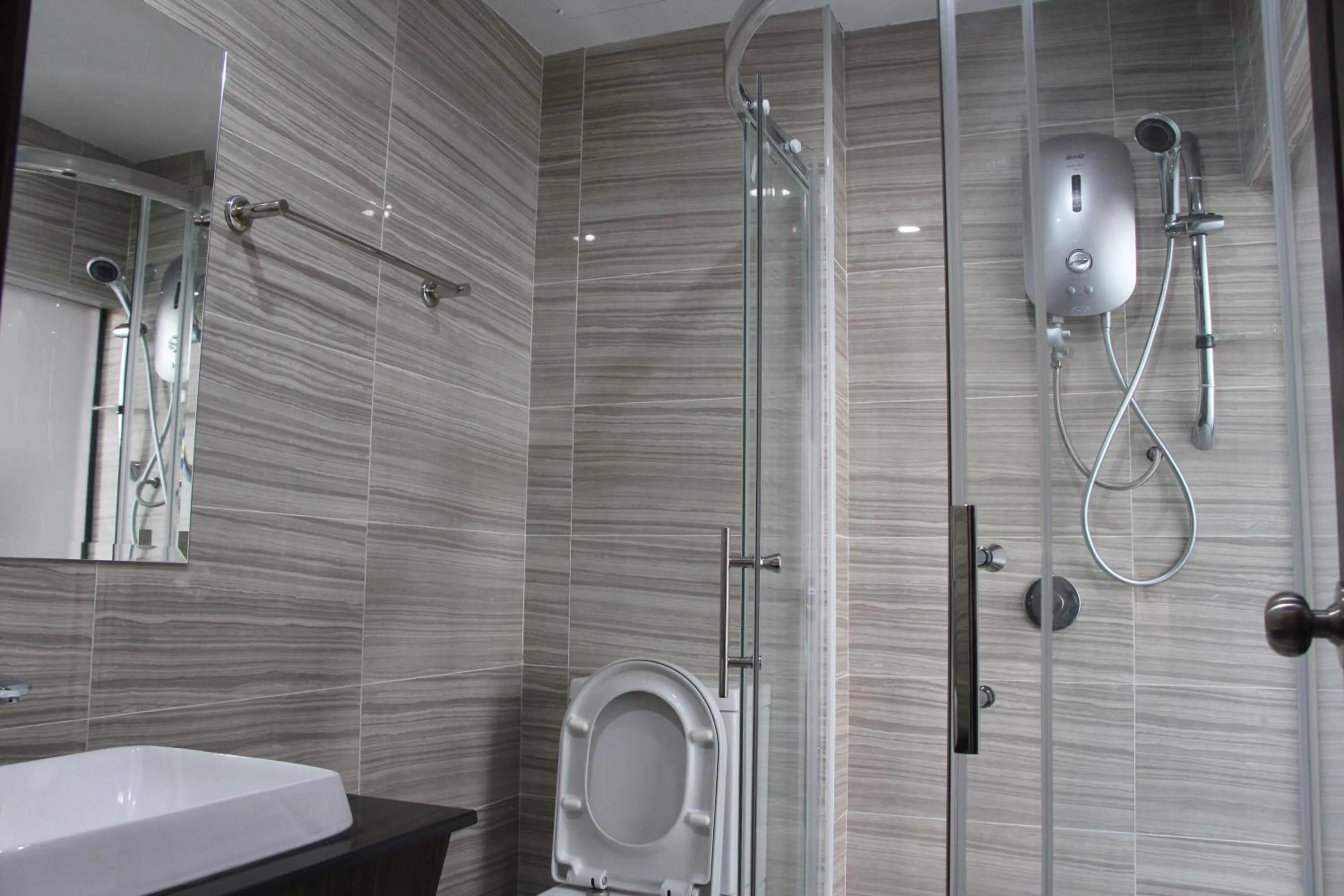 Bathroom in Fan Holiday Hotel