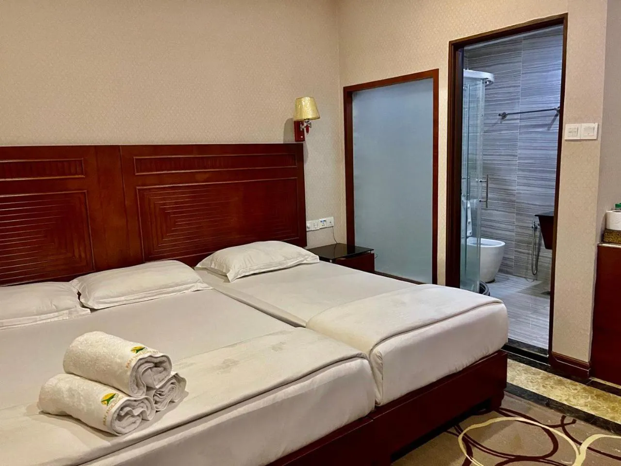 Bedroom, Bed in Fan Holiday Hotel