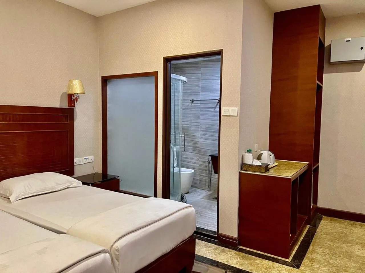 Bedroom, Bed in Fan Holiday Hotel